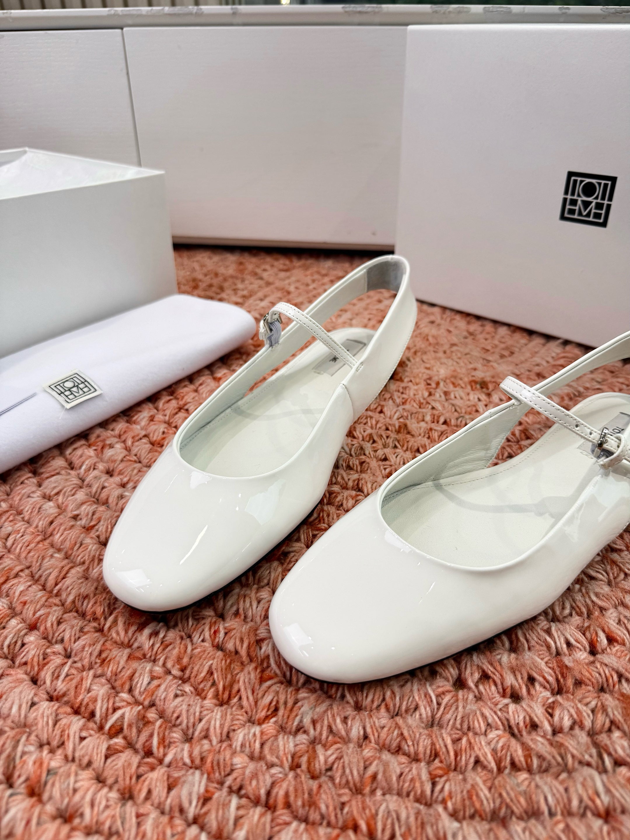 Toteme Mary Jane Slingback Flat White Glossy Leather 760428
