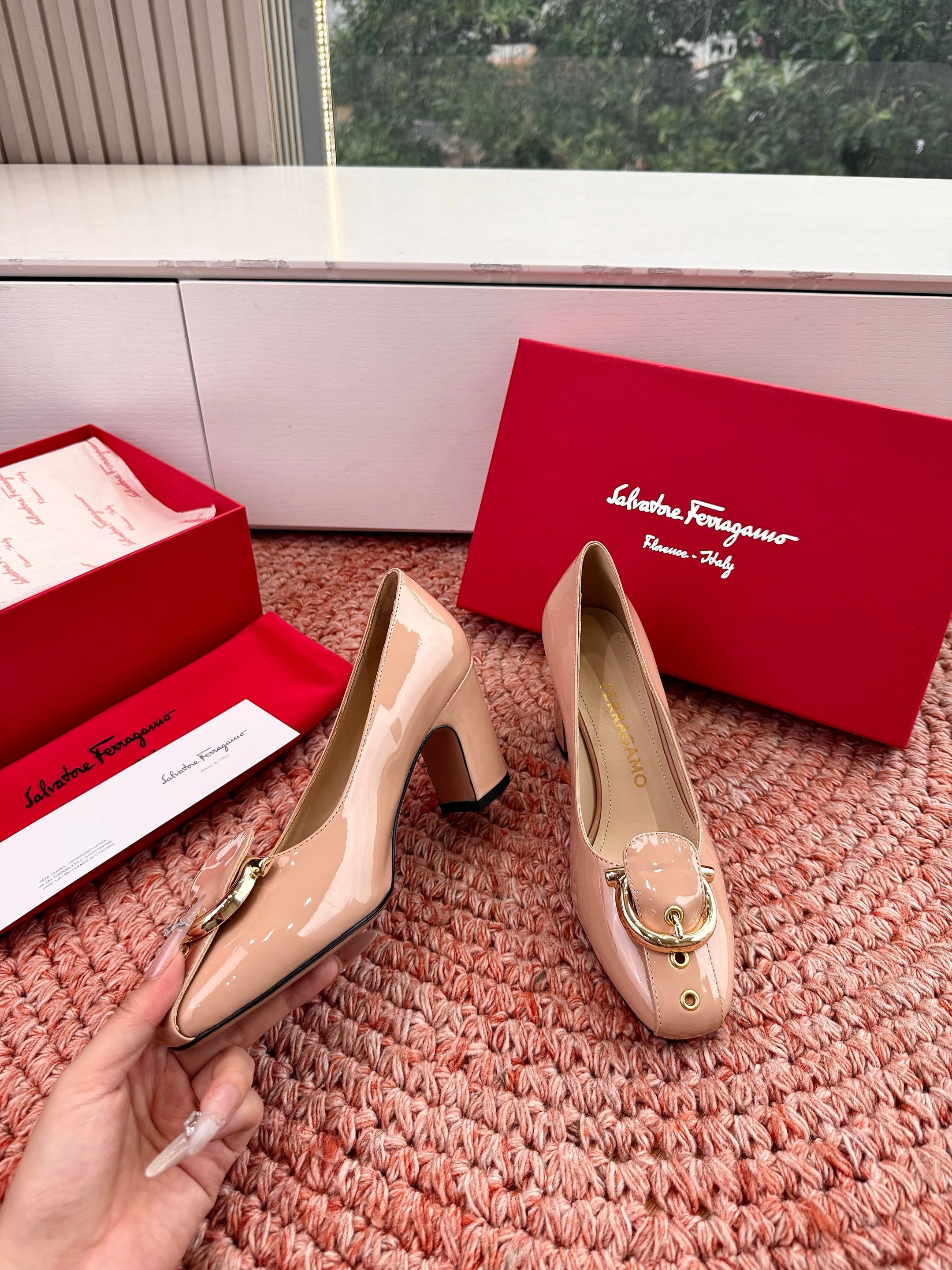 Ferragamo Gancini Pumps Light Pink Patent Leather 760466