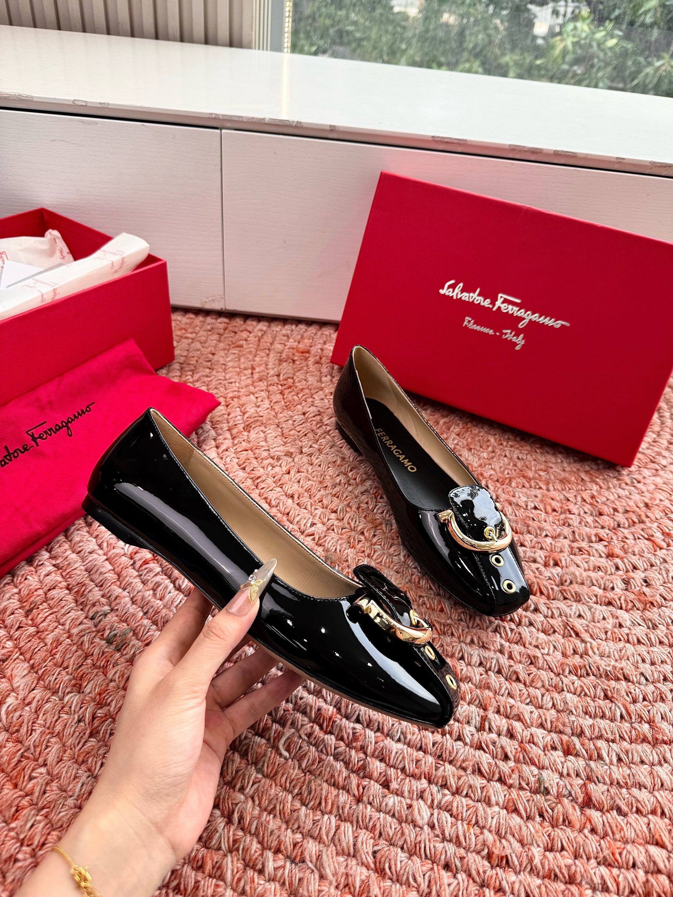Ferragamo Gancini Ballet Flat Black Patent Leather 760470