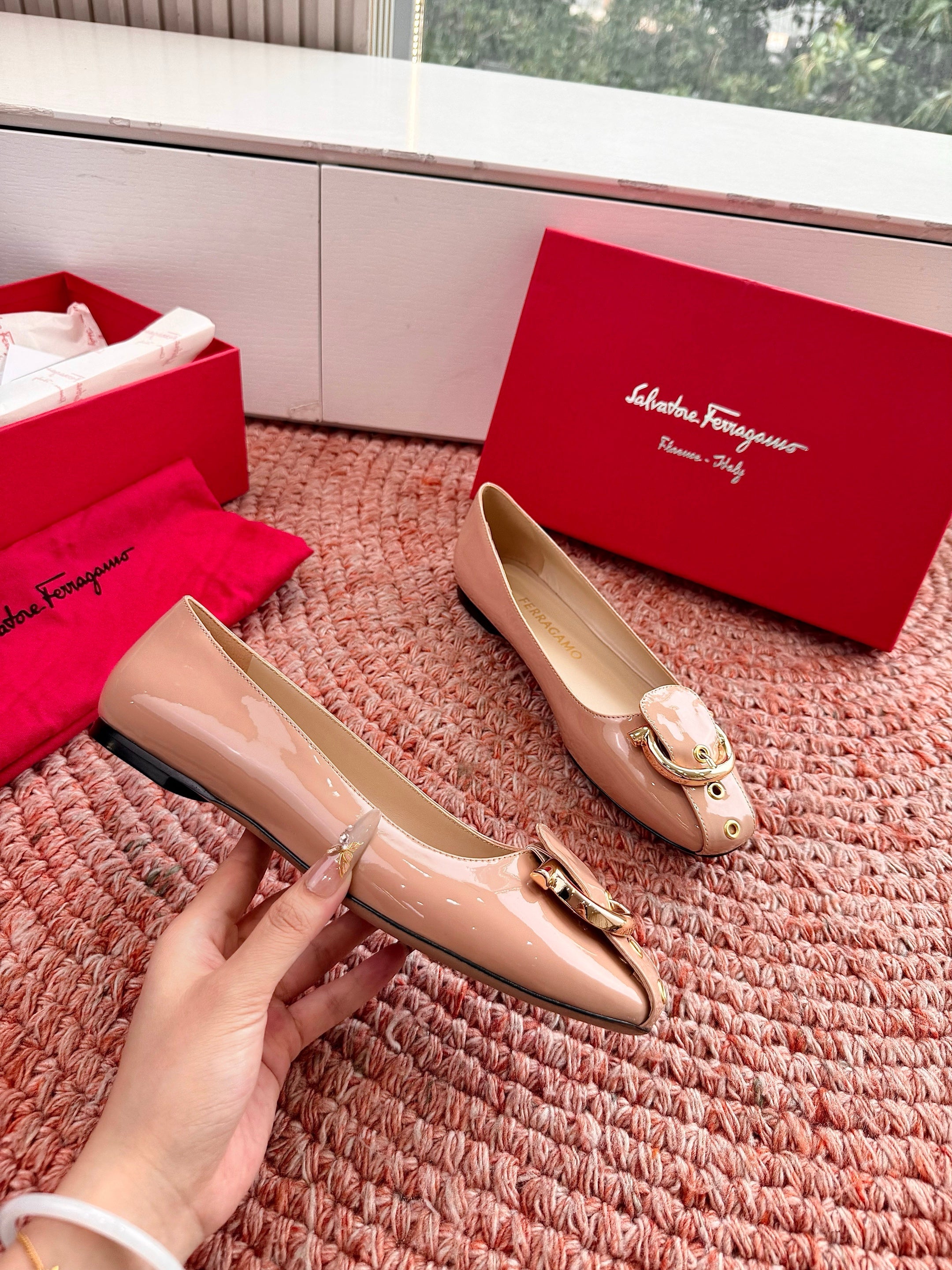 Ferragamo Gancini Ballet Flat Light Pink Patent Leather 760471