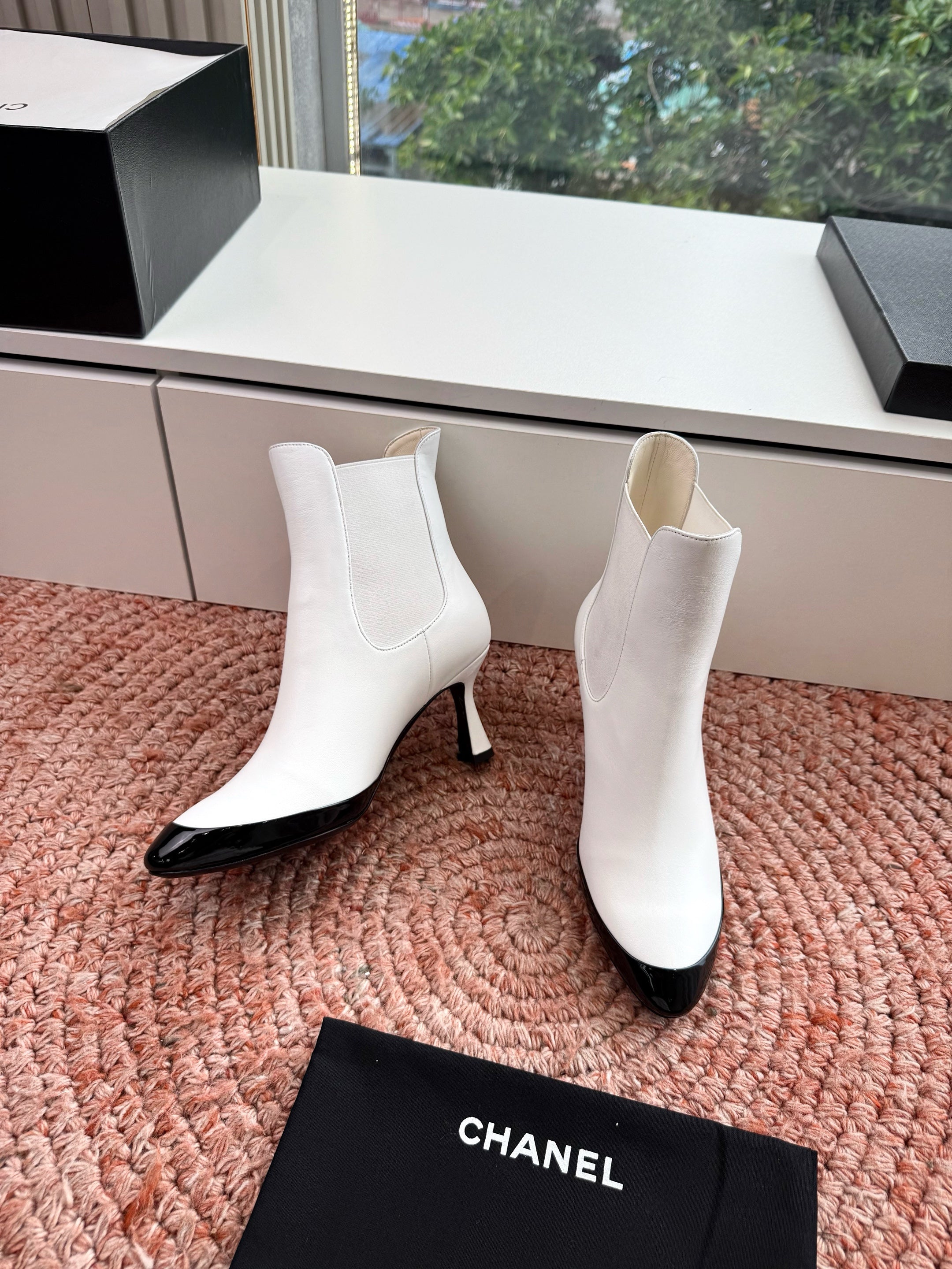 CC 26s Boot Black White Lambskin Patent Leather 916015