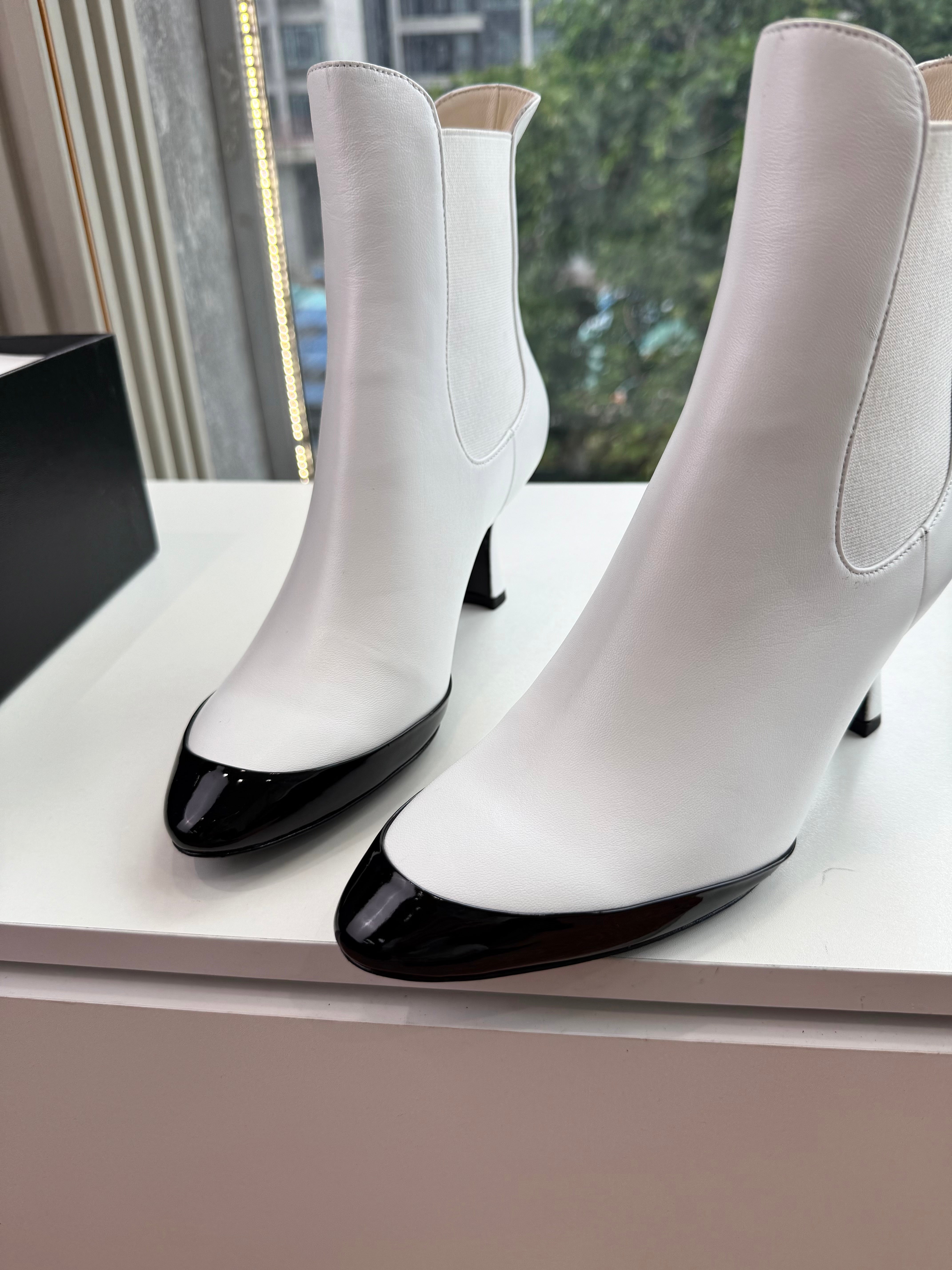 CC 26s Boot Black White Lambskin Patent Leather 916015