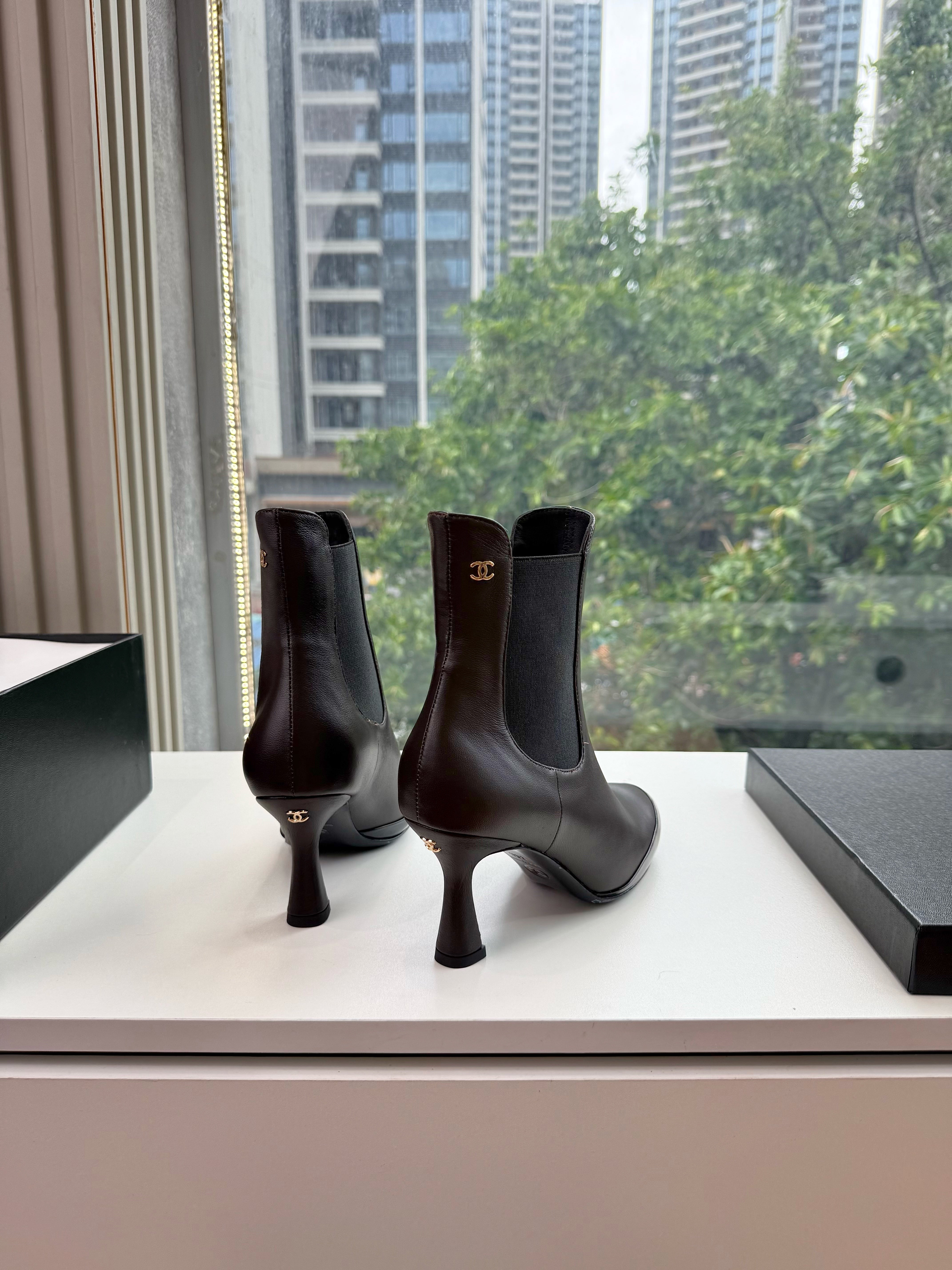CC 26s Boot Black Coffee Lambskin Patent Leather 916016