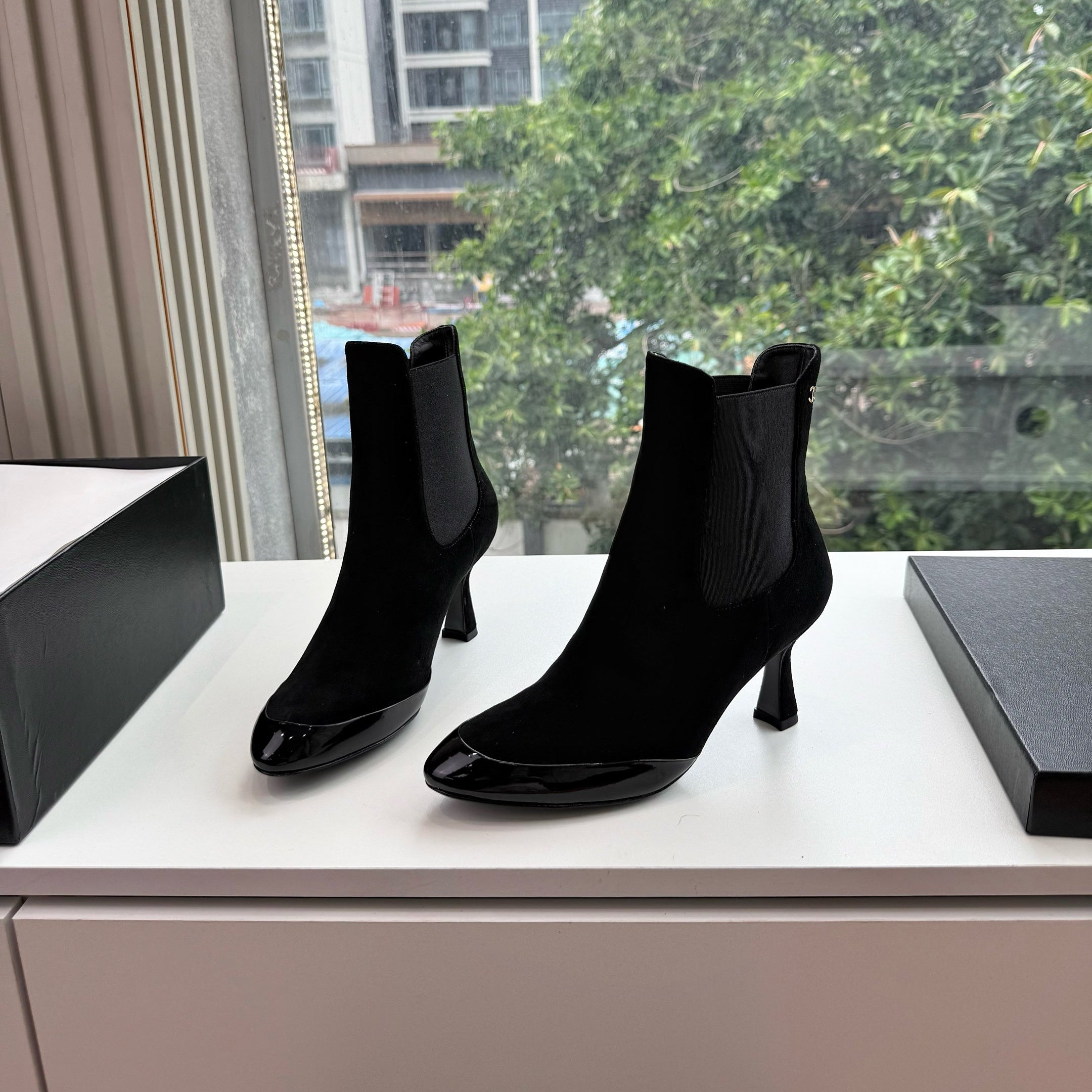 CC 26s Boot Black Suede Patent Leather 916020