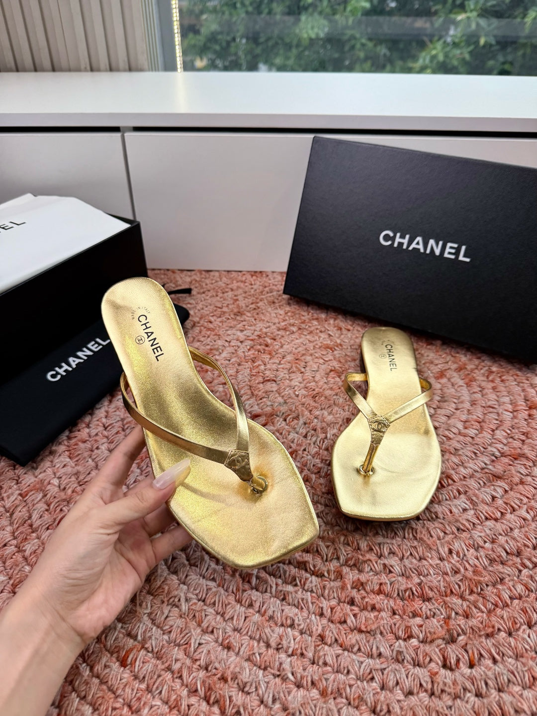 CC 26s Flip-Flops Gold Lambskin 934854
