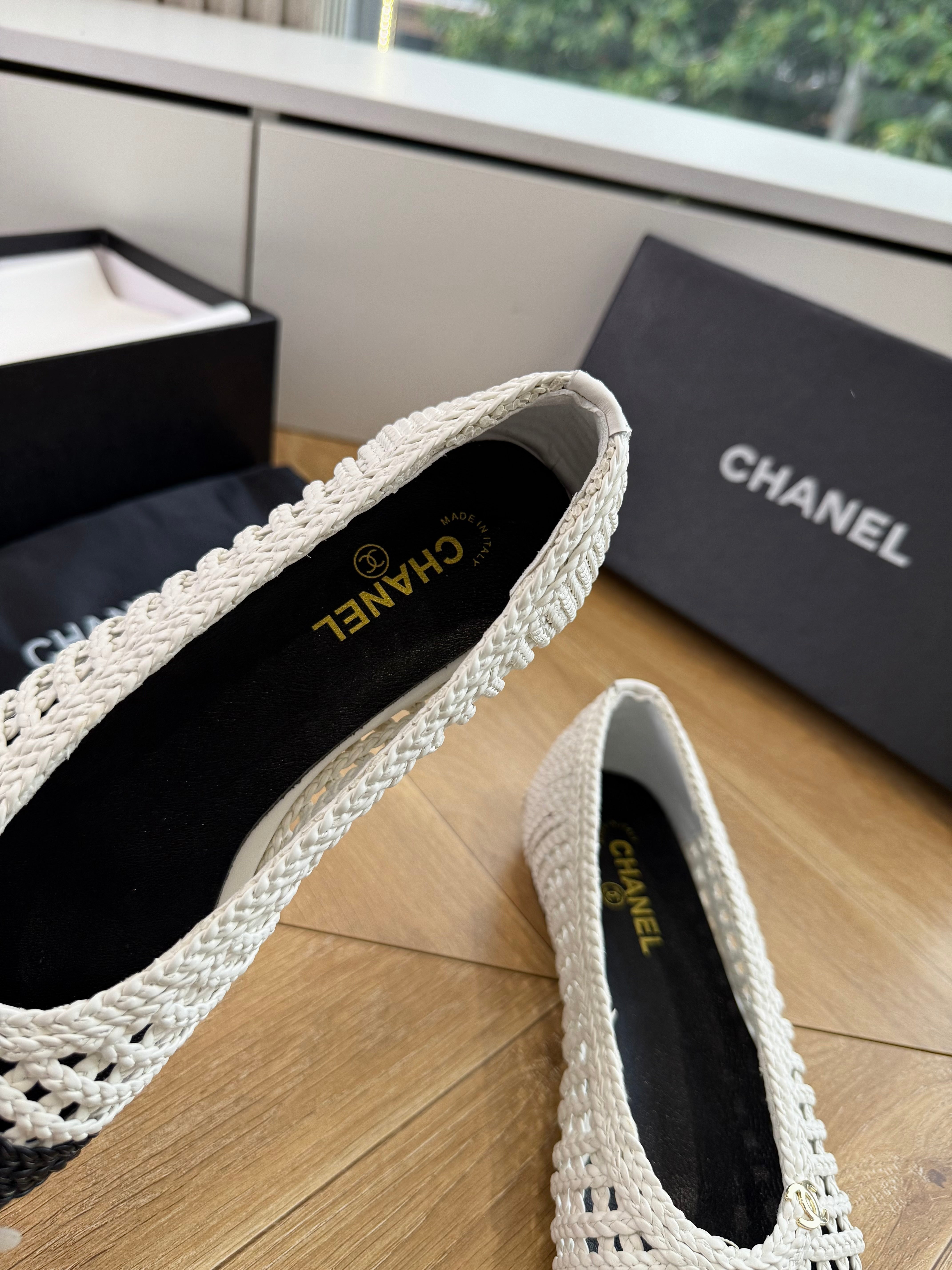 CC 26s Ballerina Flats Black White Woven Leather 916121