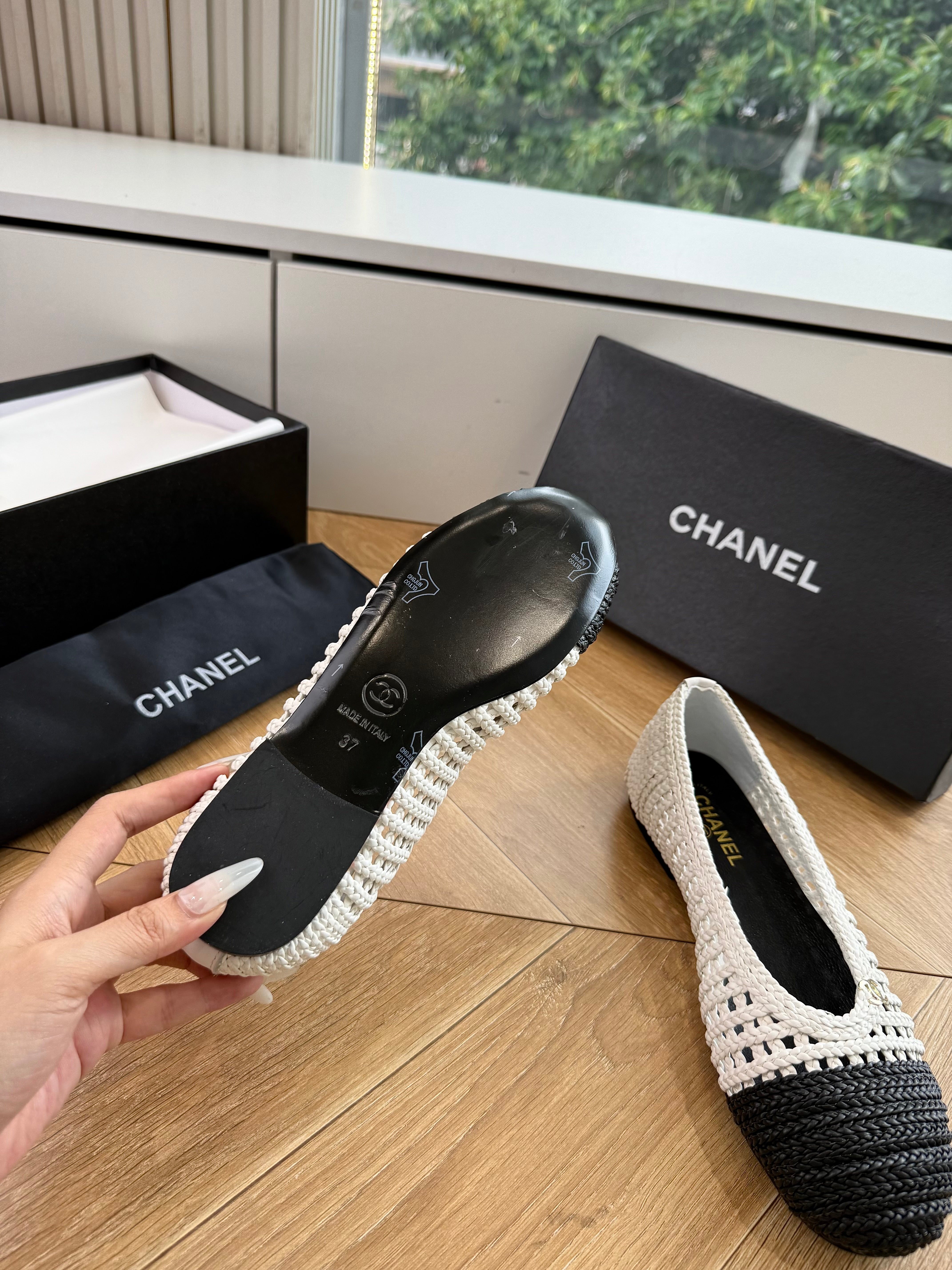 CC 26s Ballerina Flats Black White Woven Leather 916121
