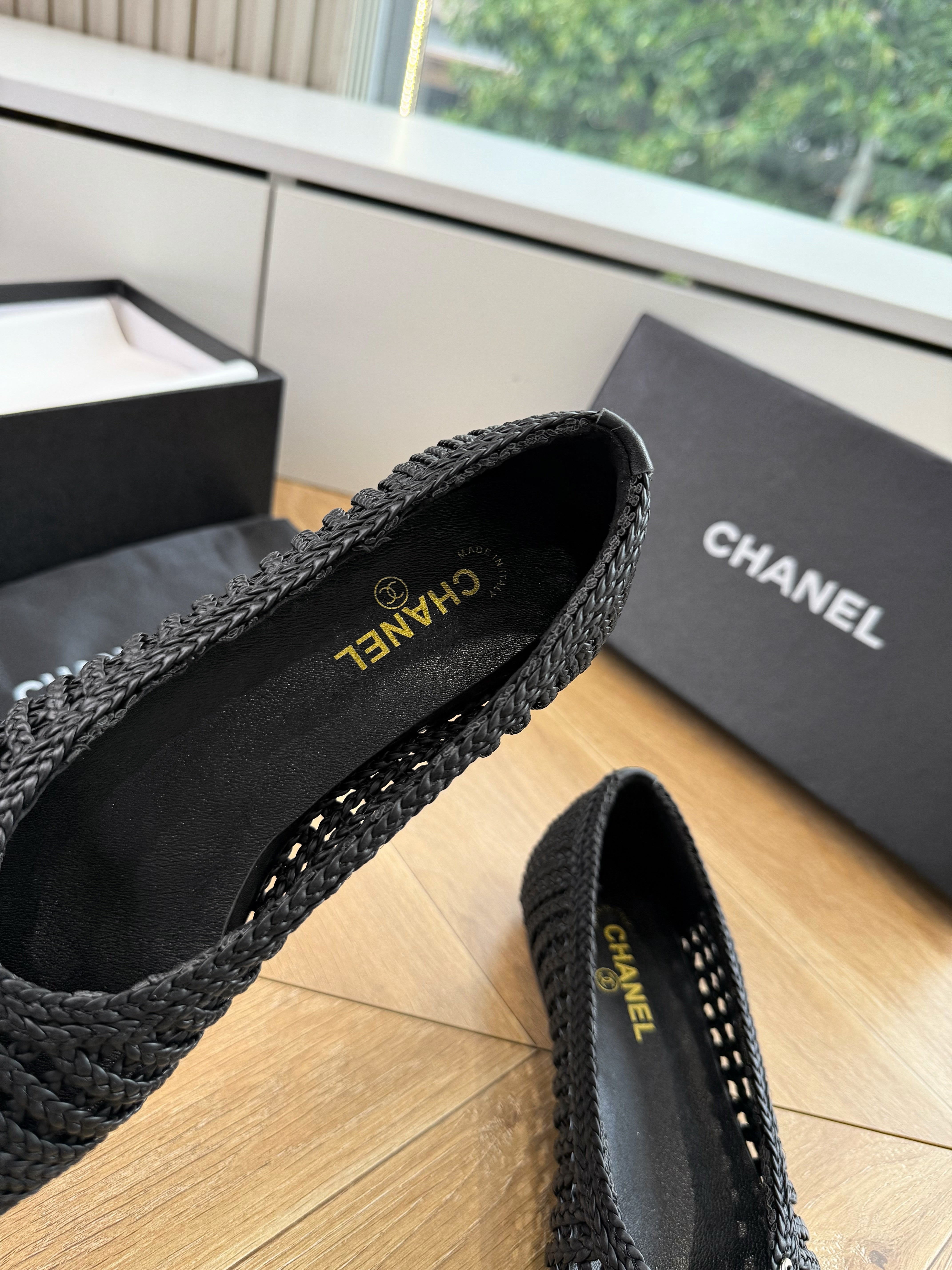 CC 26s Ballerina Flats Black Woven Leather 916122