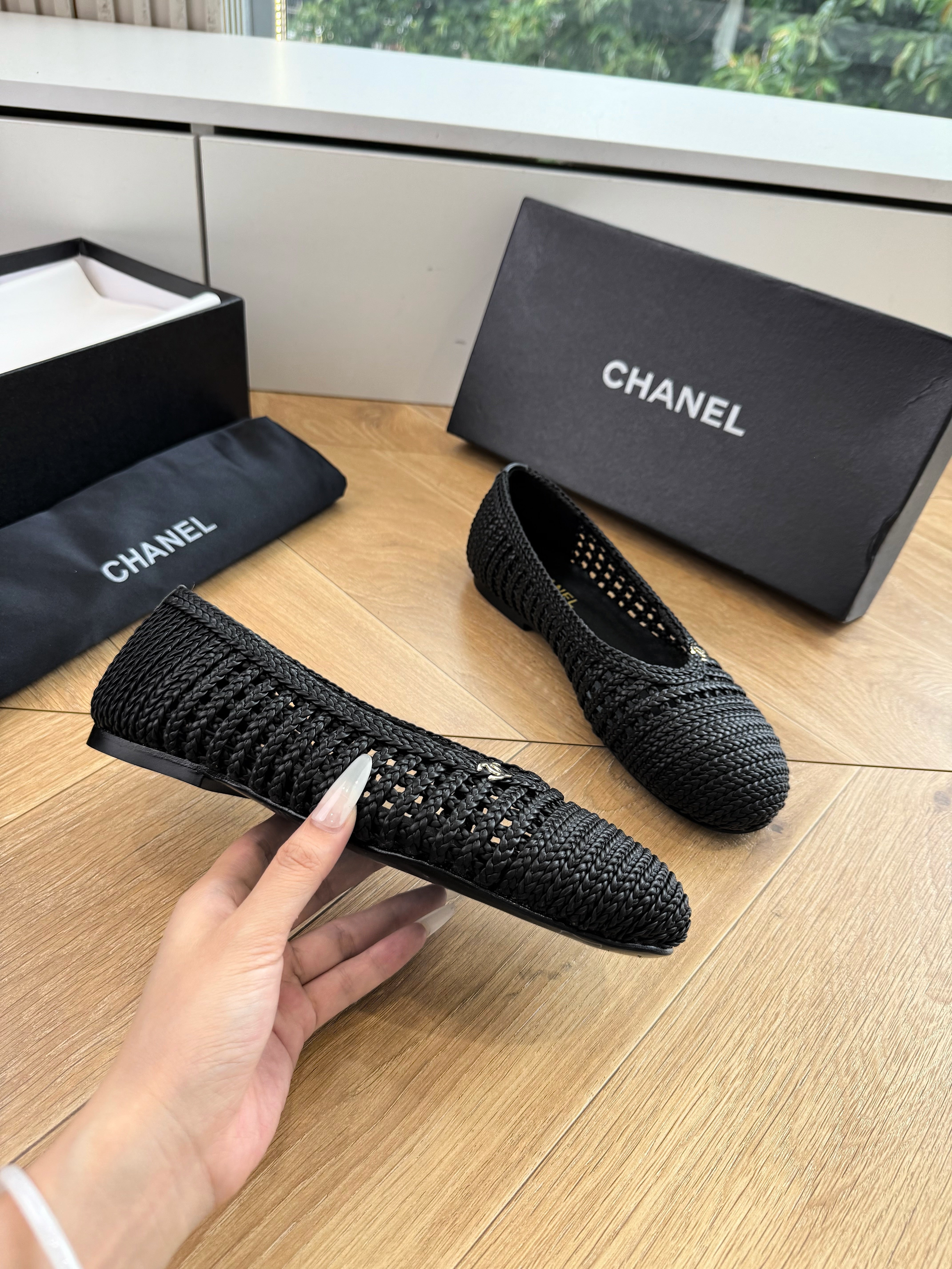 CC 26s Ballerina Flats Black Woven Leather 916122