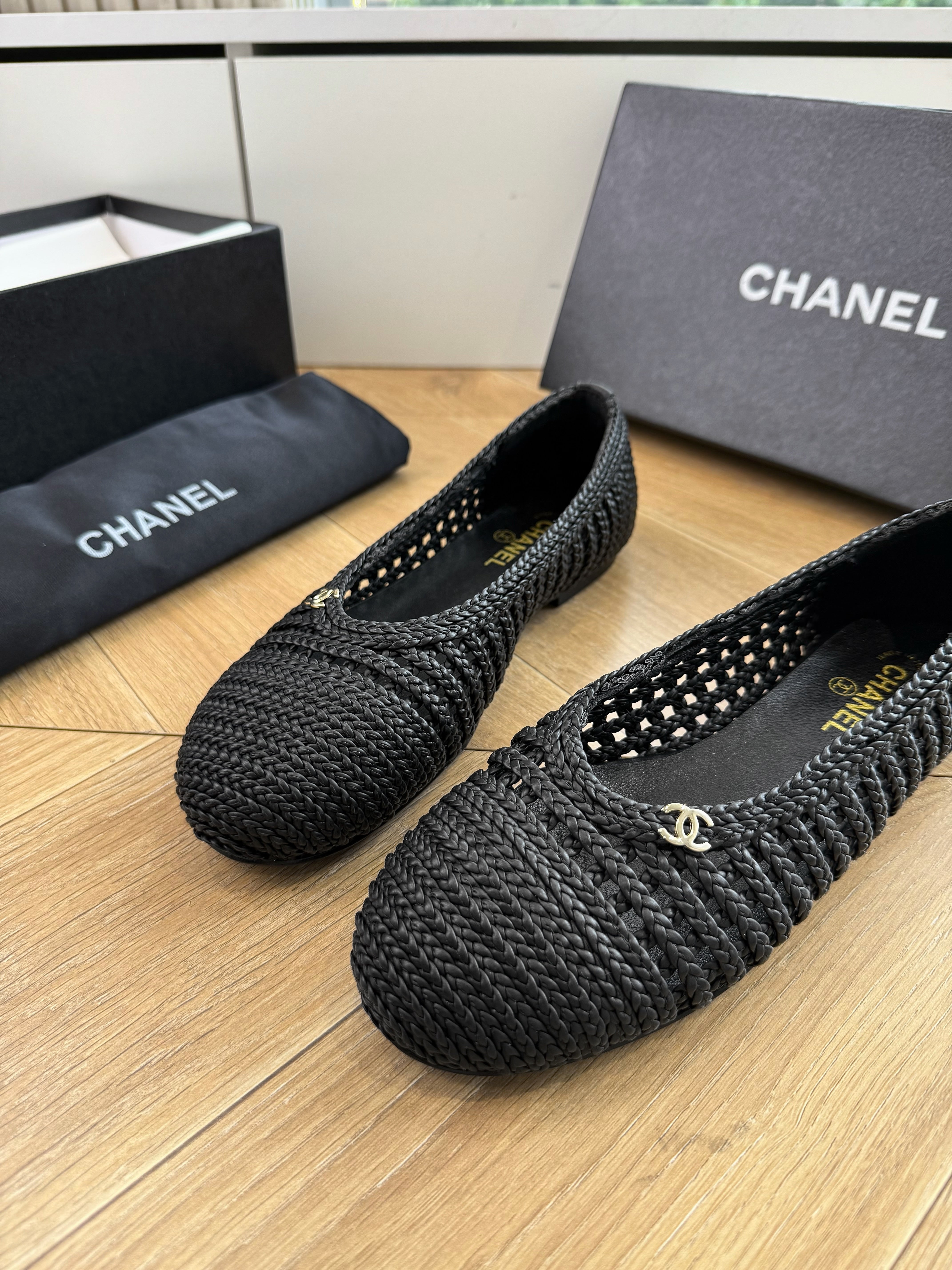 CC 26s Ballerina Flats Black Woven Leather 916122