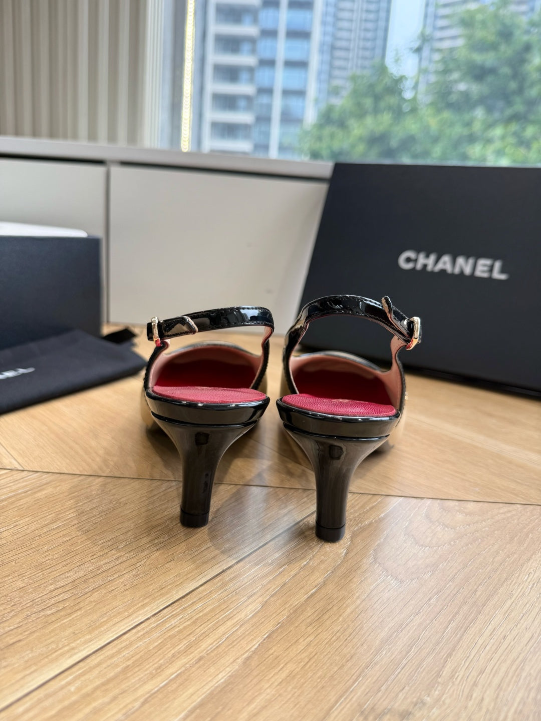 CC 26s Slingback Beige Black Patent Leather 933125