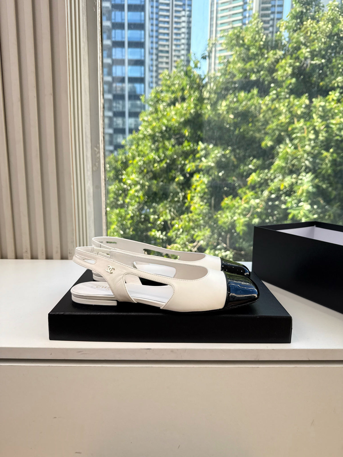 CC 26s Cap Toe Slingback Flats White Leather 168789