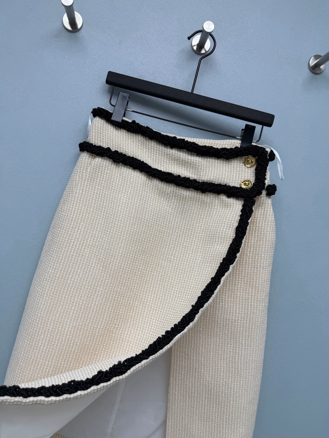 CC 26S Beige Tweed Black Trim Wrap Skirt 428383