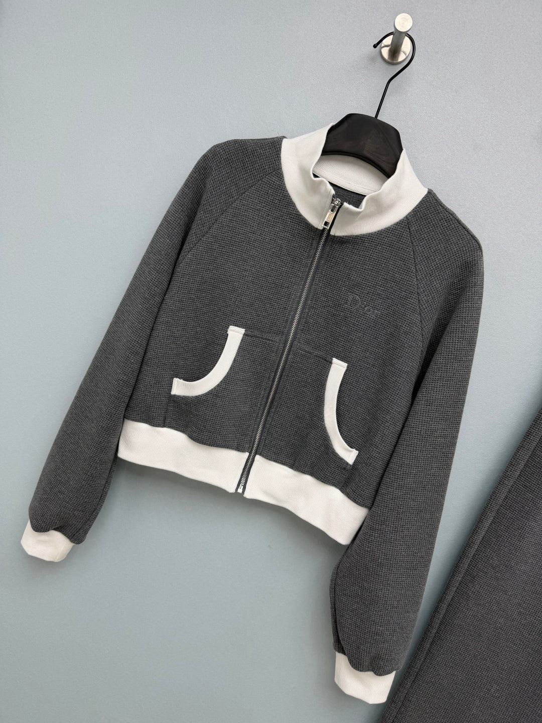 CD 26S Gray Contrast Knit Tracksuit Set 428311