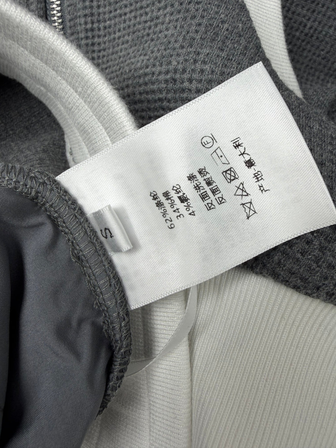 CD 26S Gray Contrast Knit Tracksuit Set 428311