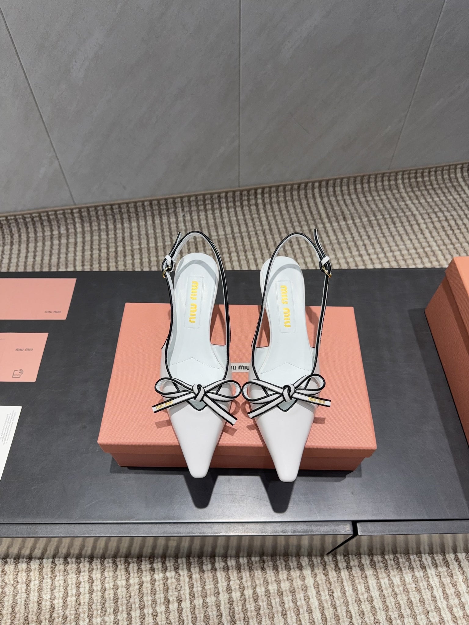 Miu 26s Slingback 55mm In White And Black Calfskin With Bow