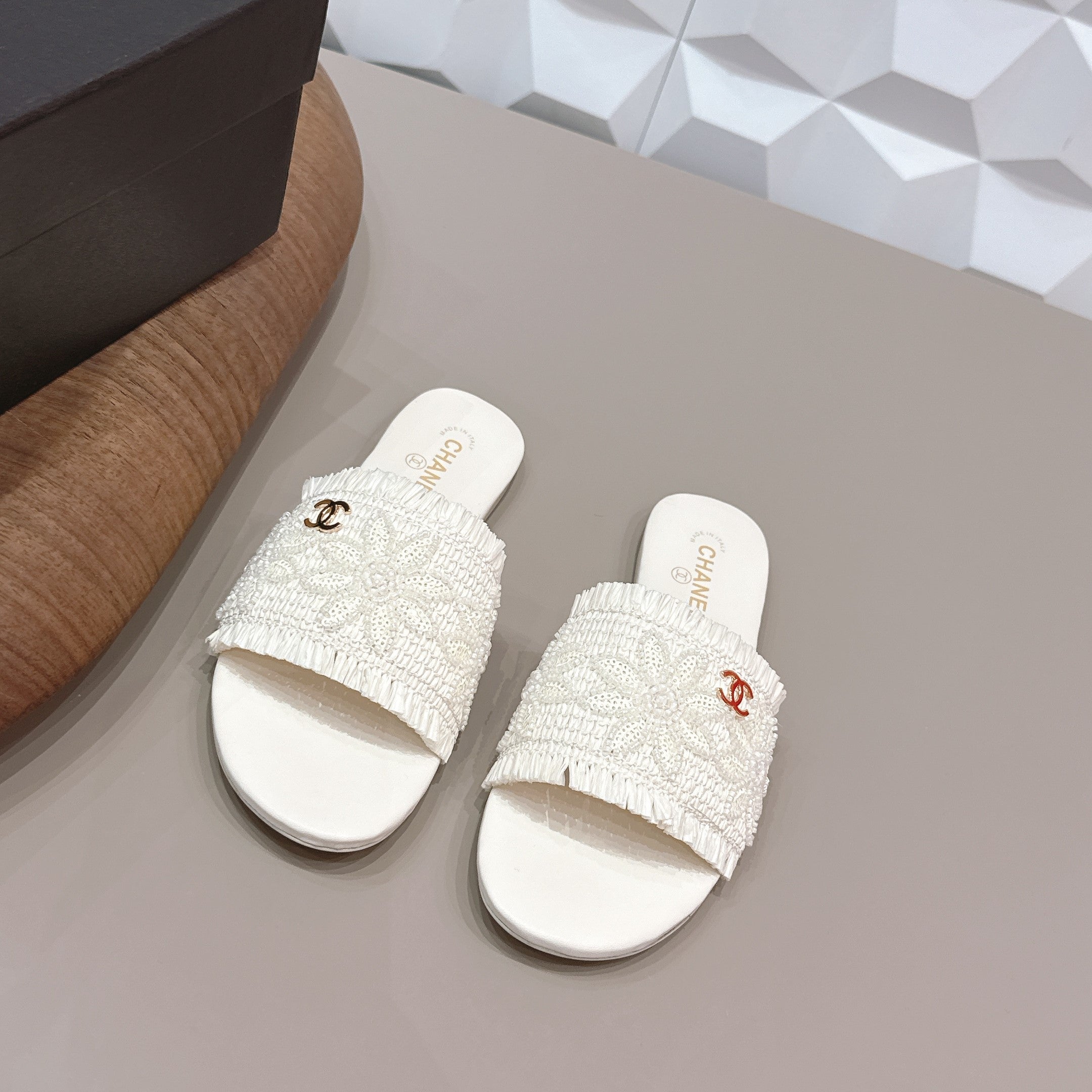 CC 26s Flat Sandals White Straw Leather 613264