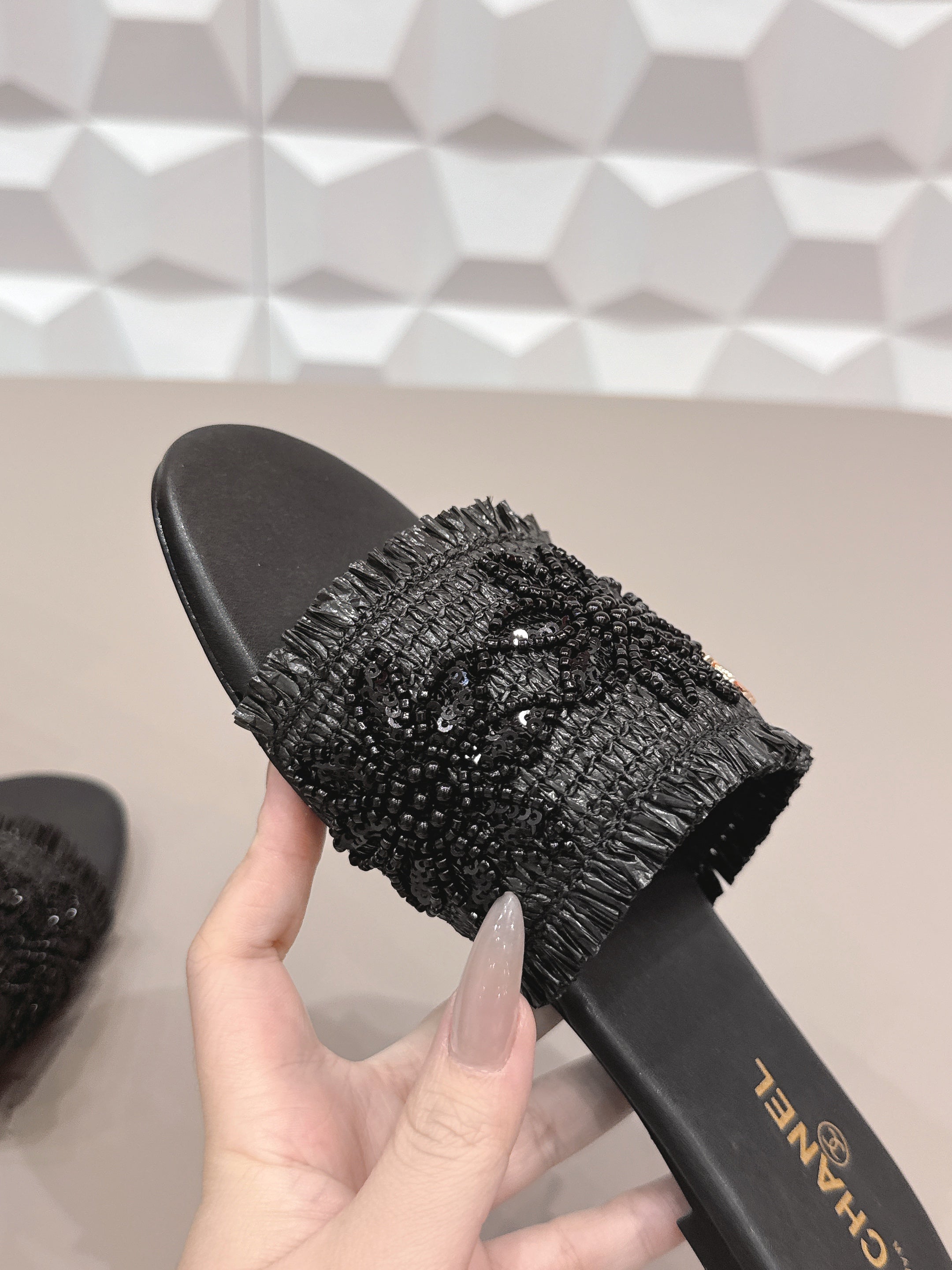 CC 26s Flat Sandals Black Straw Leather 613263