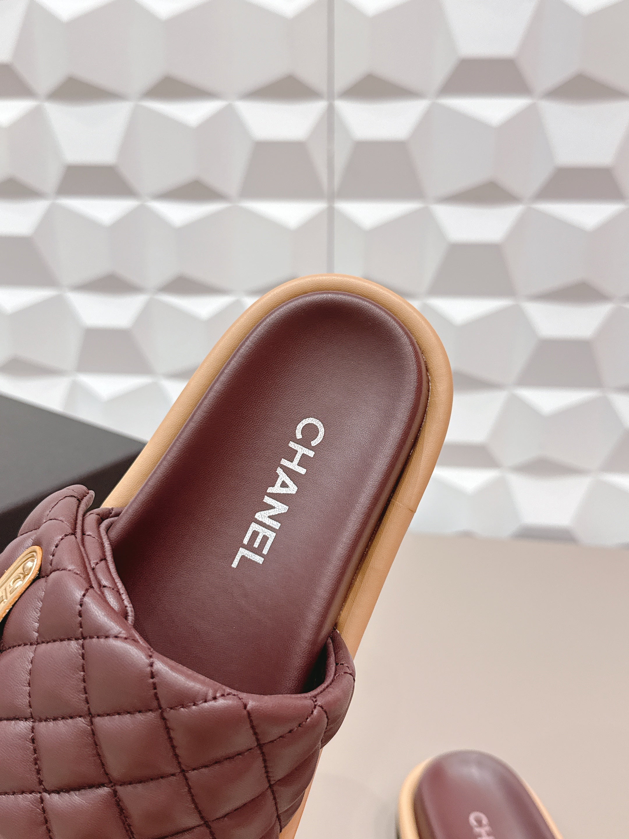 CC 26s Sandals Buckle Burgundy Quilted Leather 613272