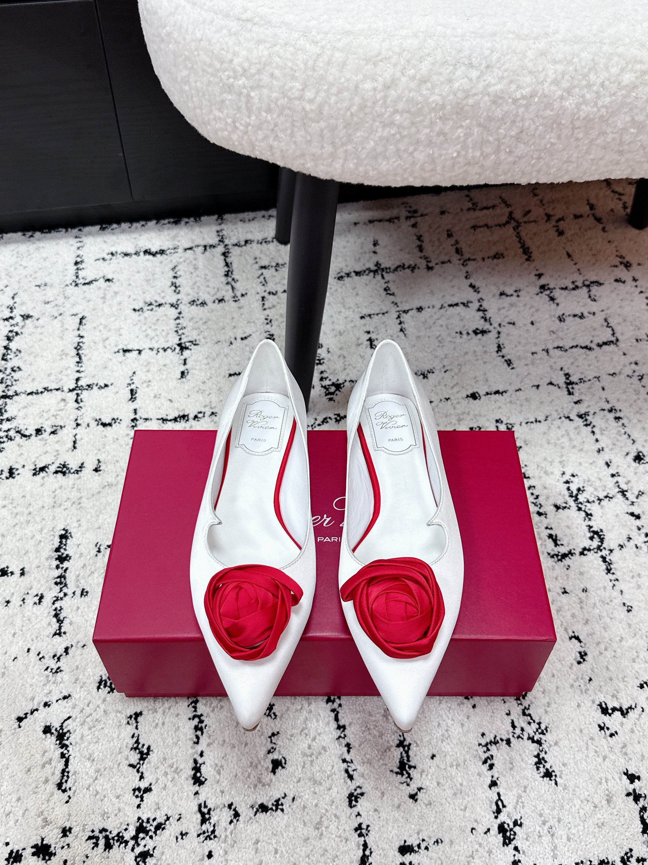 RV Rose Vivier Flower Slingback Flat White Red Satin 617288