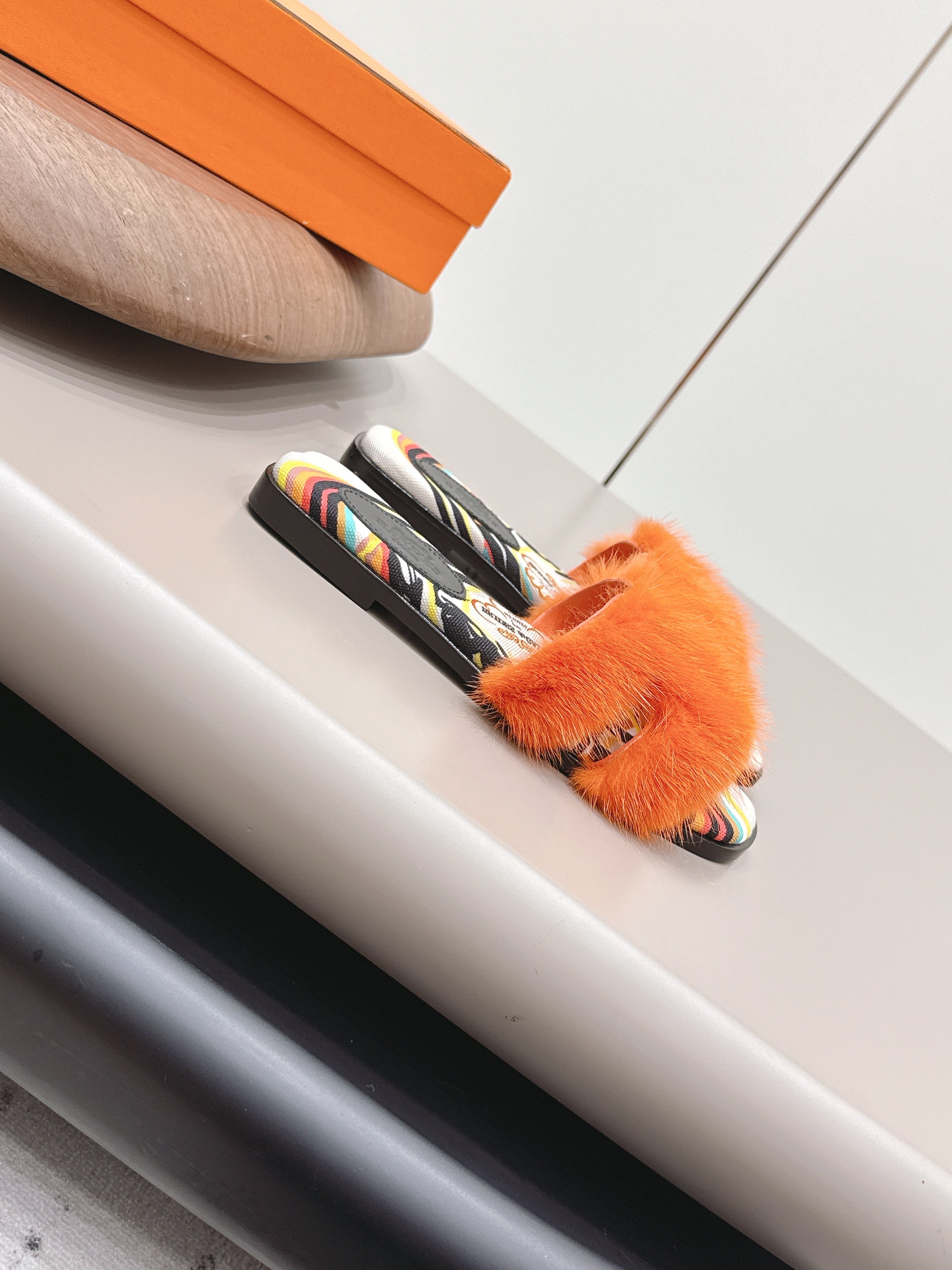 HM 25 Oran Orange Colorful Fur Canvas 738410