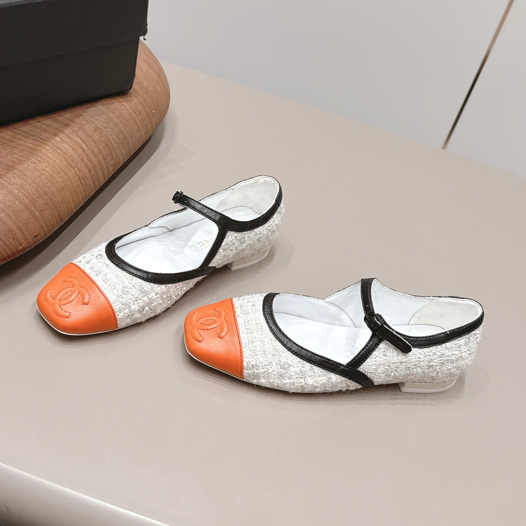 CC 26s Square-toe Ballet Flat White Orange Sheepskin Tweed 875989