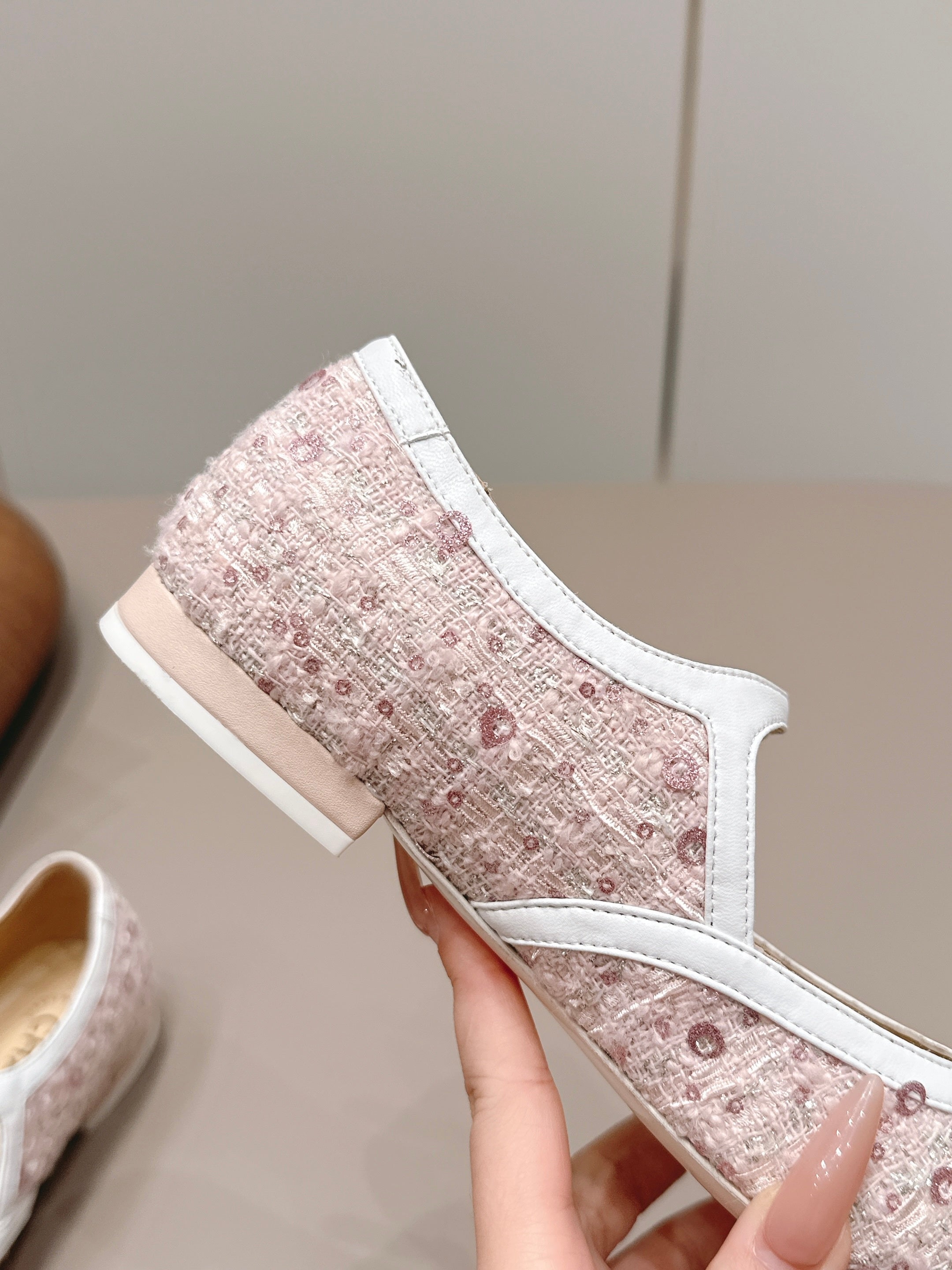 CC 26s Square-toe Ballet Flat White Orange Sheepskin 875988
