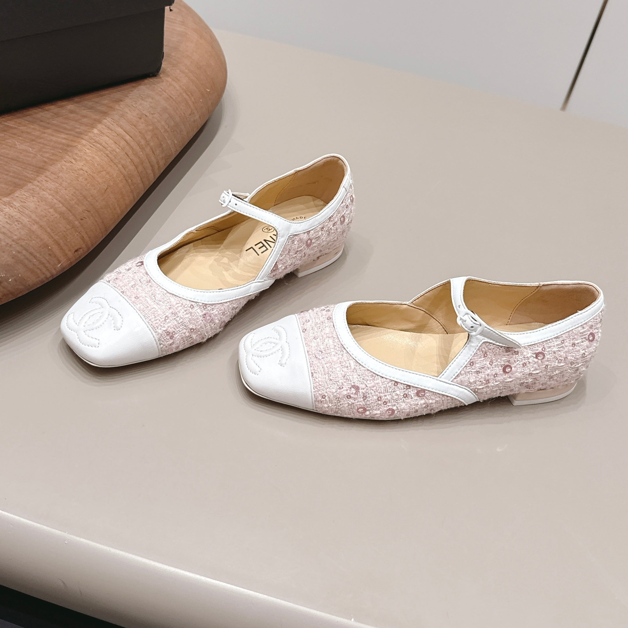 CC 26s Square-toe Ballet Flat White Orange Sheepskin 875988