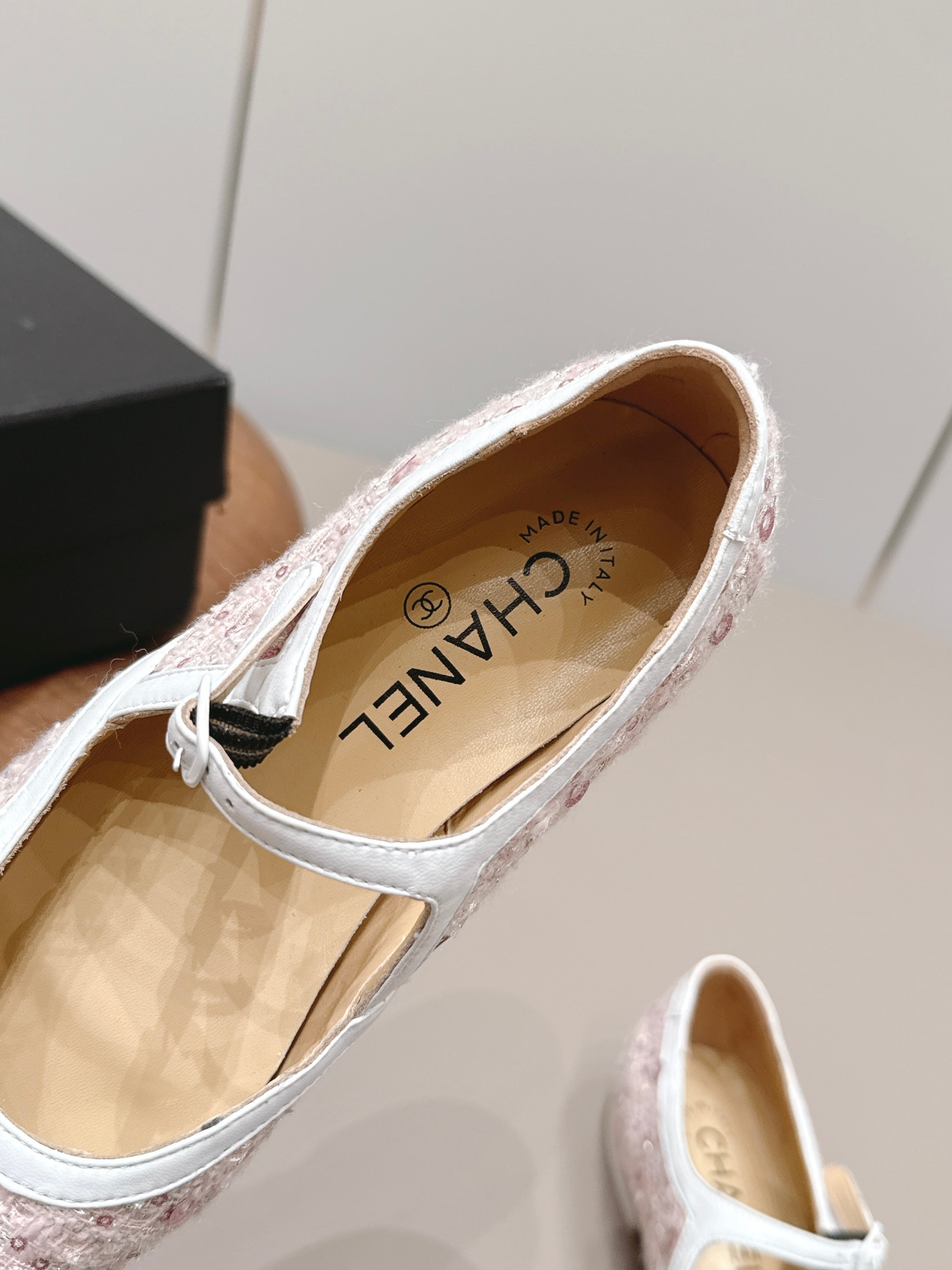 CC 26s Square-toe Ballet Flat White Orange Sheepskin 875988