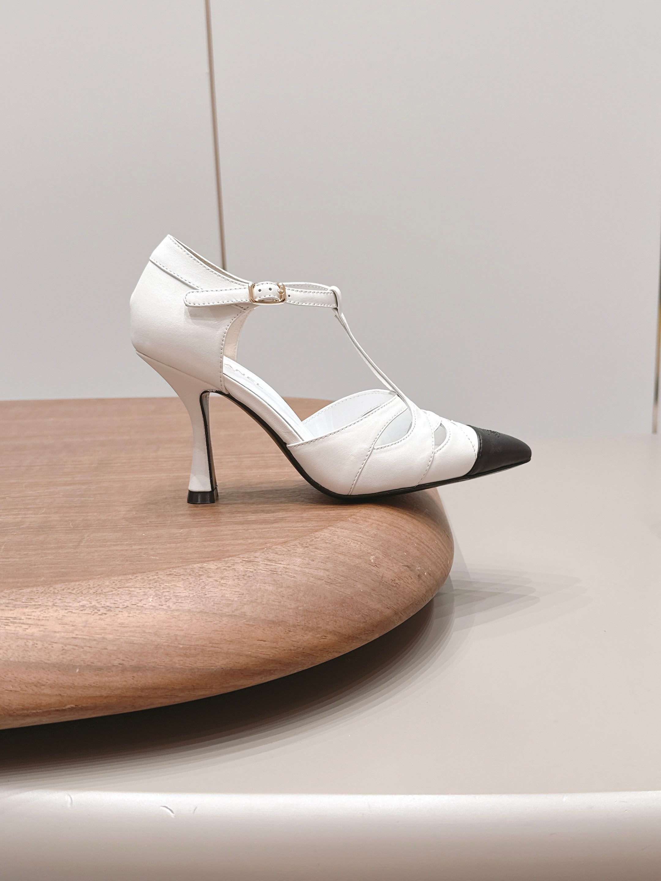 CC 26s Pointed-toe Slingback 9.5cm Black White Sheepskin 876257
