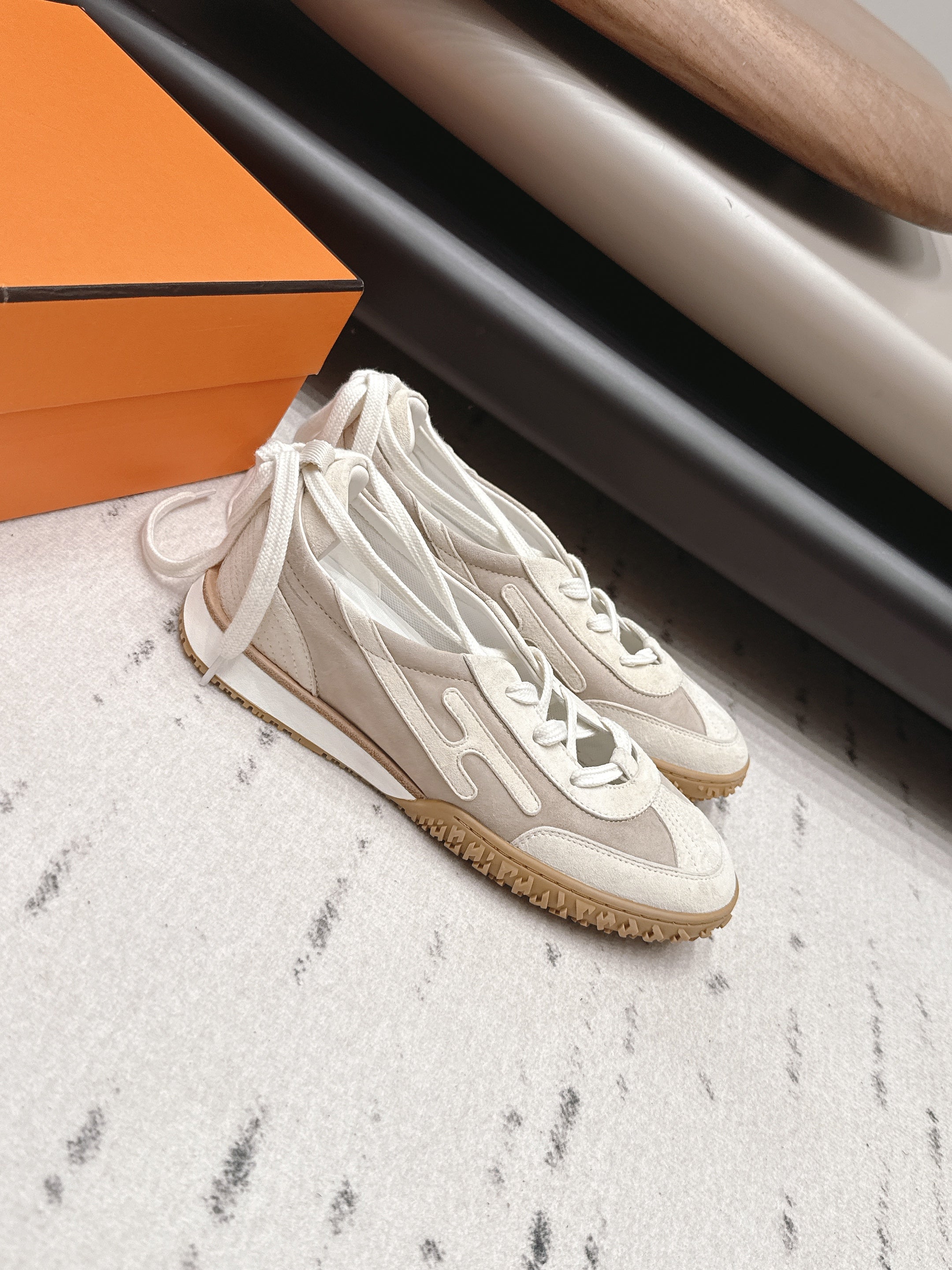 HM 26s Mascot Sneakers White Grey Suede Lambskin 905303