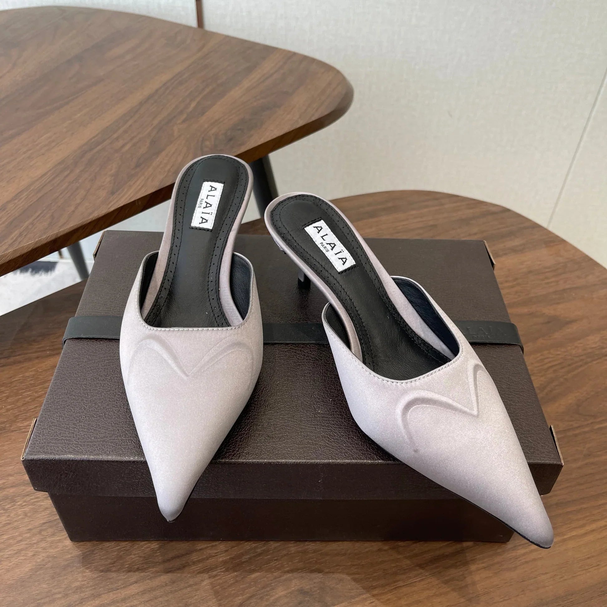Alaia 26 Pointed-toe Mules 50 Light Gray Sheepskin 624911