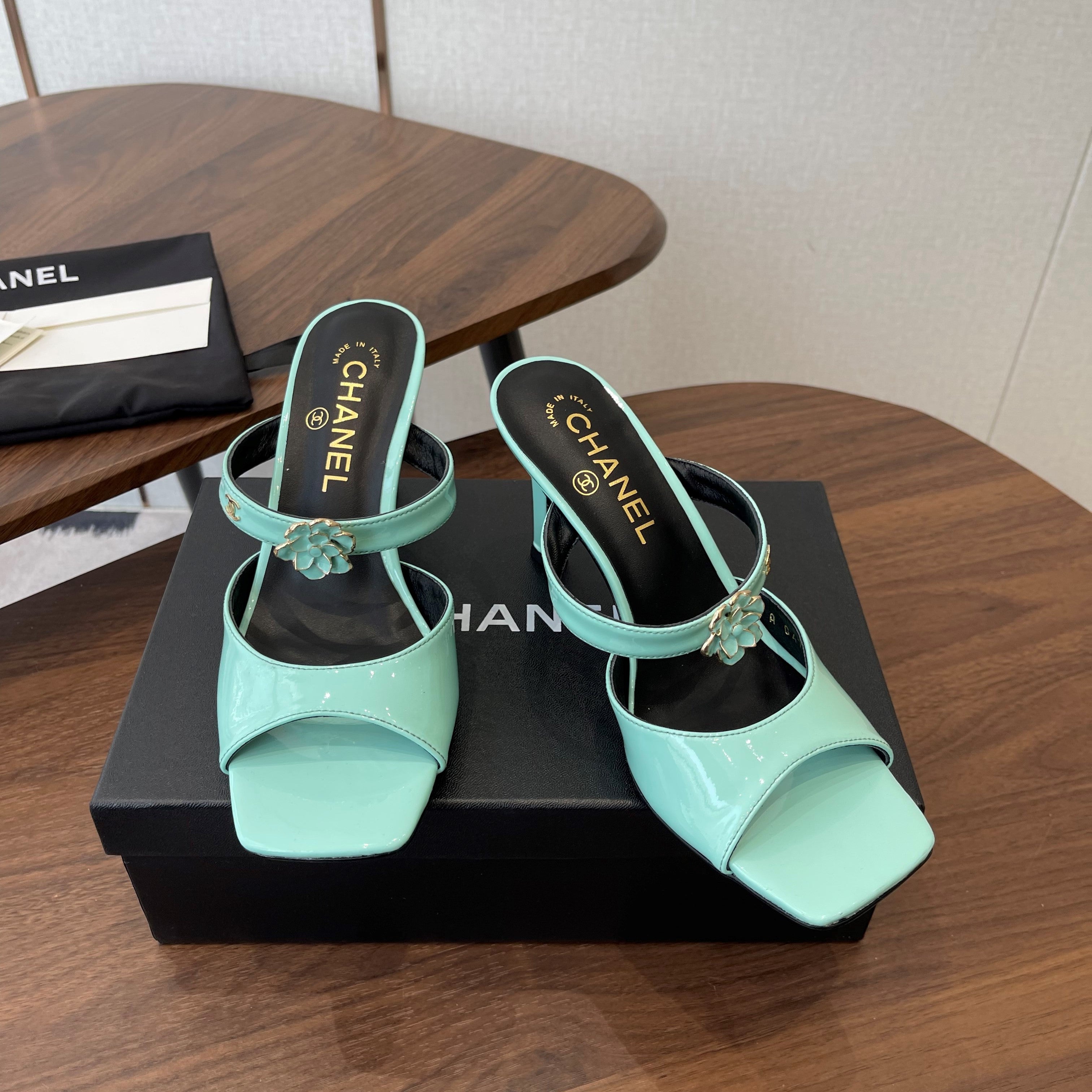CC 26s Camellia Sandals 8cm Light Blue Patent Leather 624225
