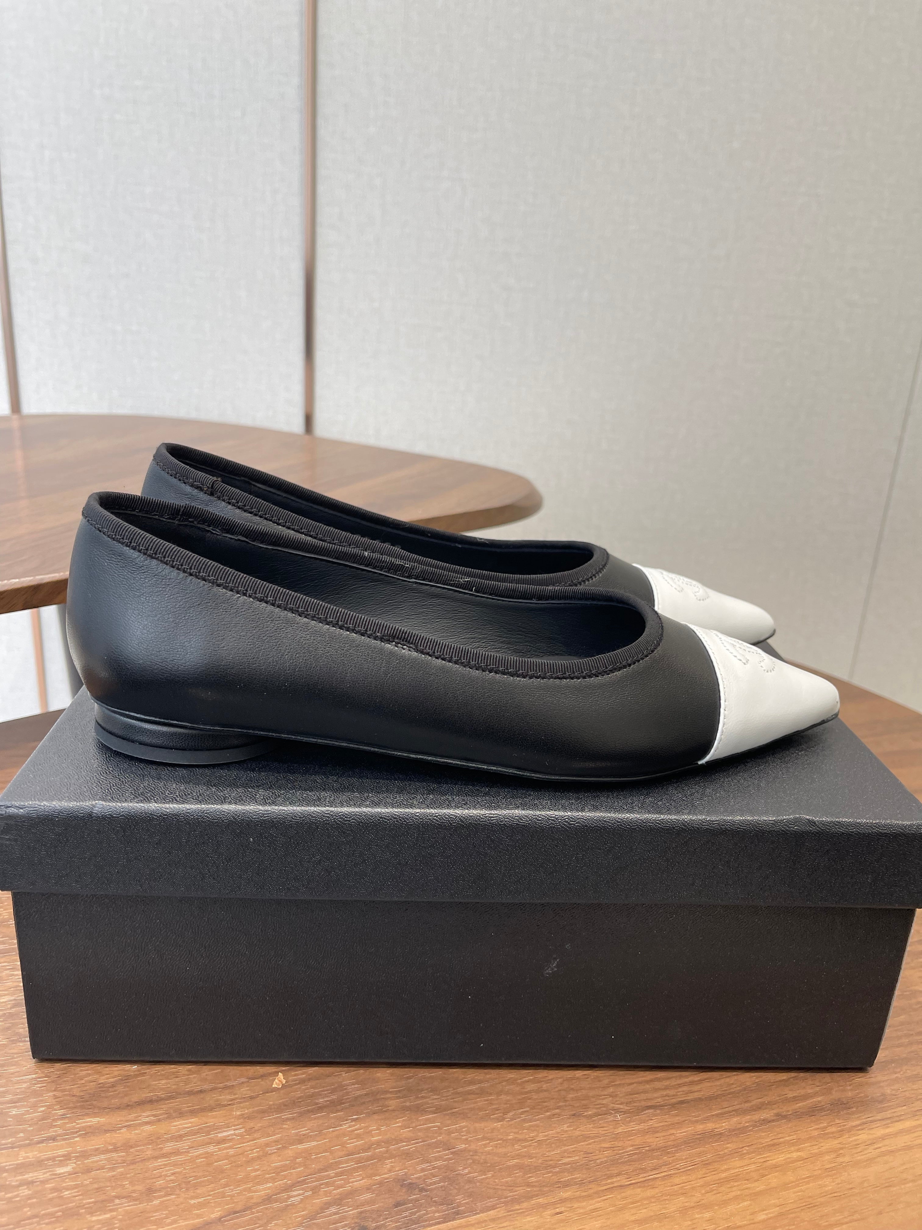 CC 26s Ballet Flats Black White Lambskin 624237