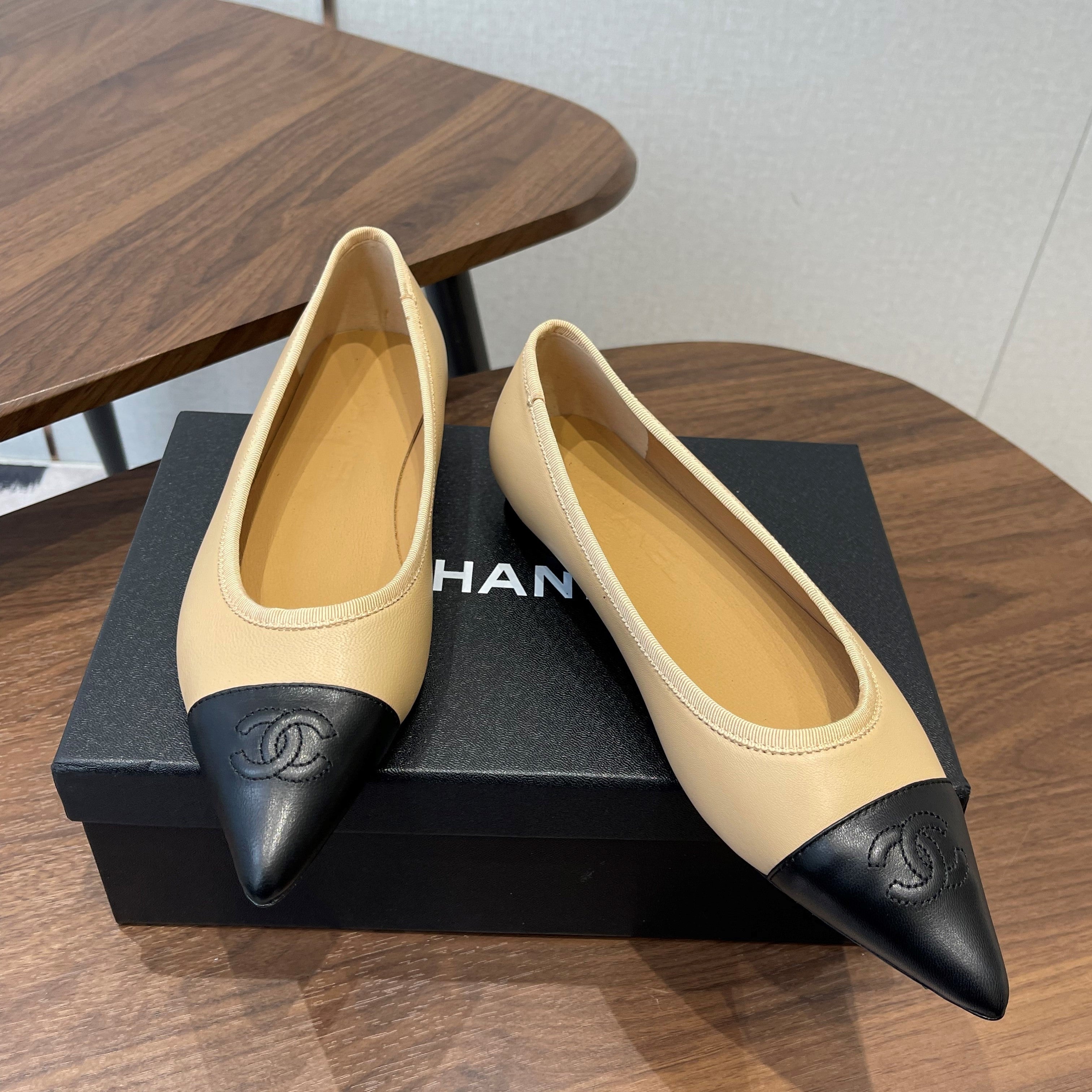 CC 26s Ballet Flats Beige Black Lambskin