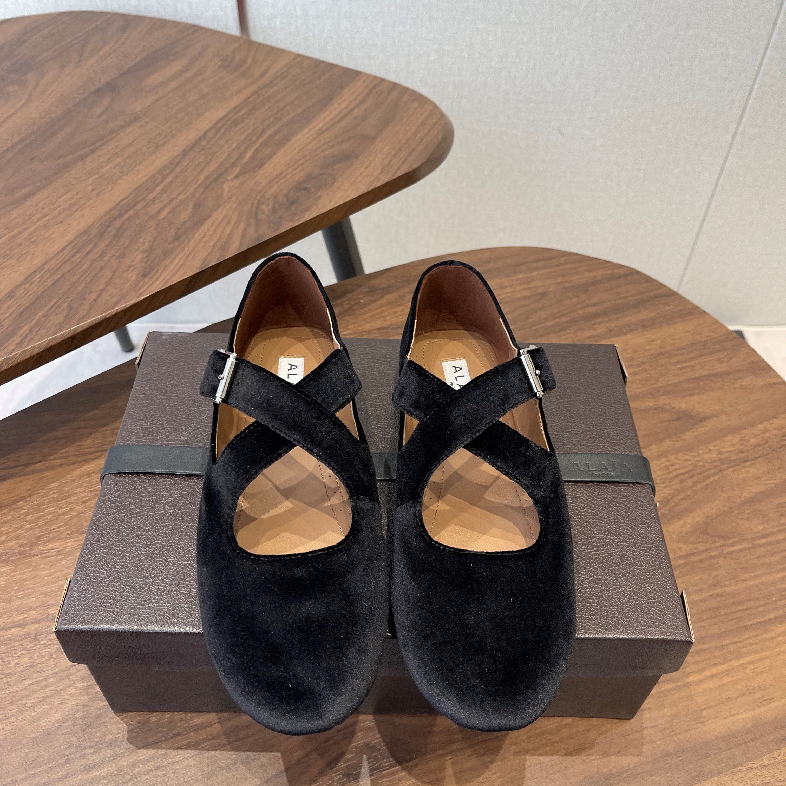 Alaïa Criss Cross Ballet Flat Black Velvet 633856