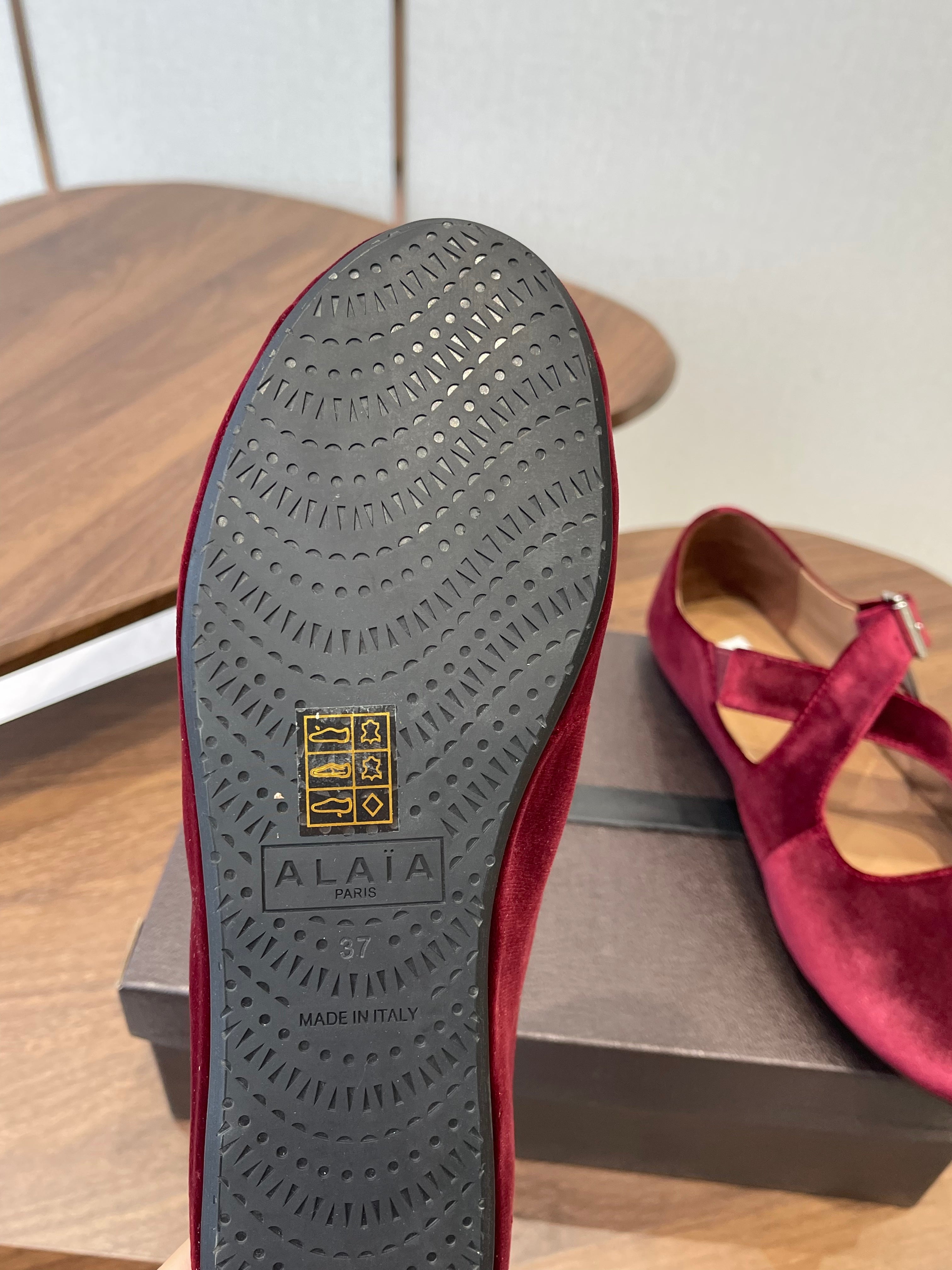 Alaïa Criss Cross Ballet Flat Red Velvet 633858