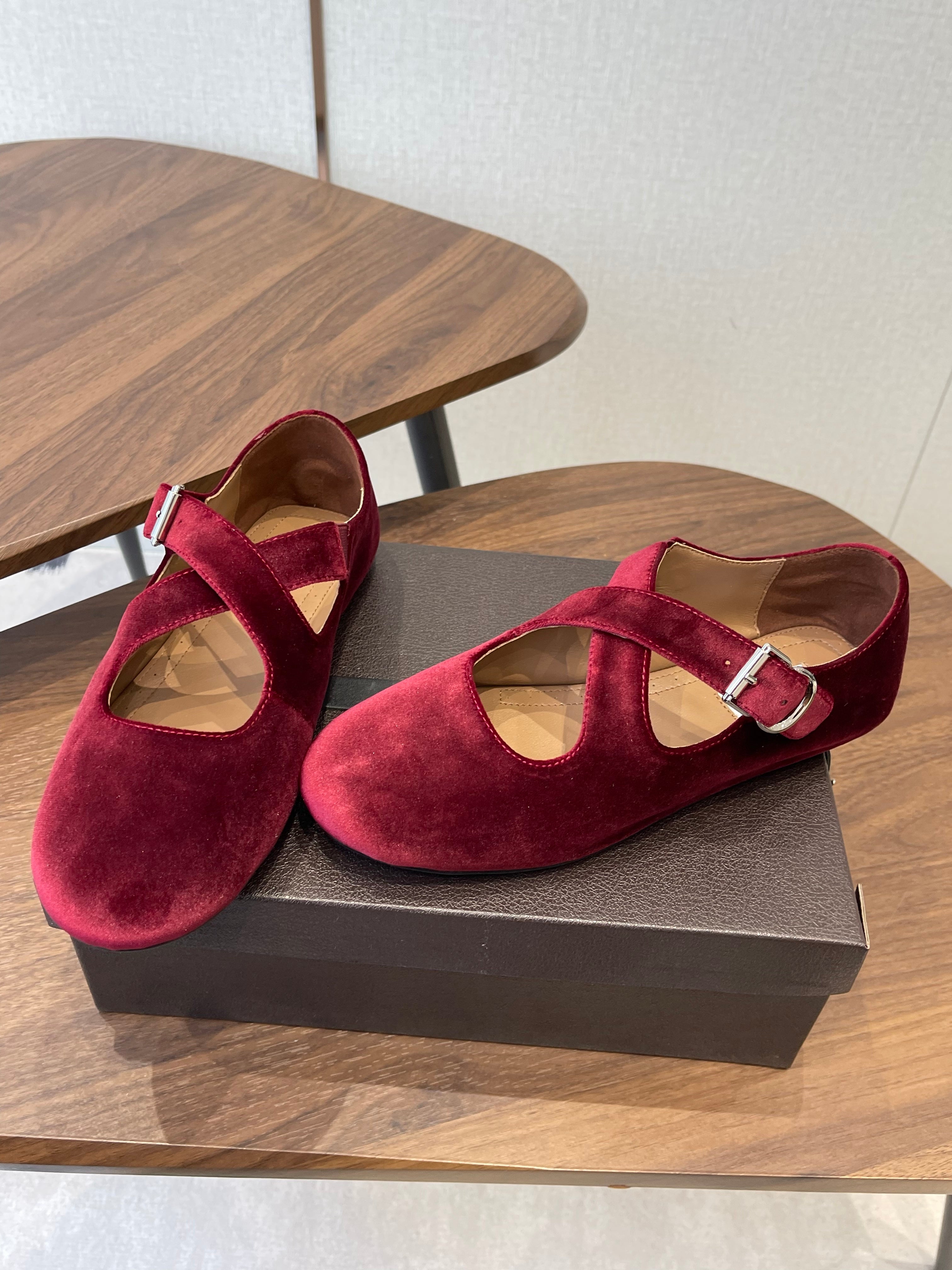 Alaïa Criss Cross Ballet Flat Red Velvet 633858