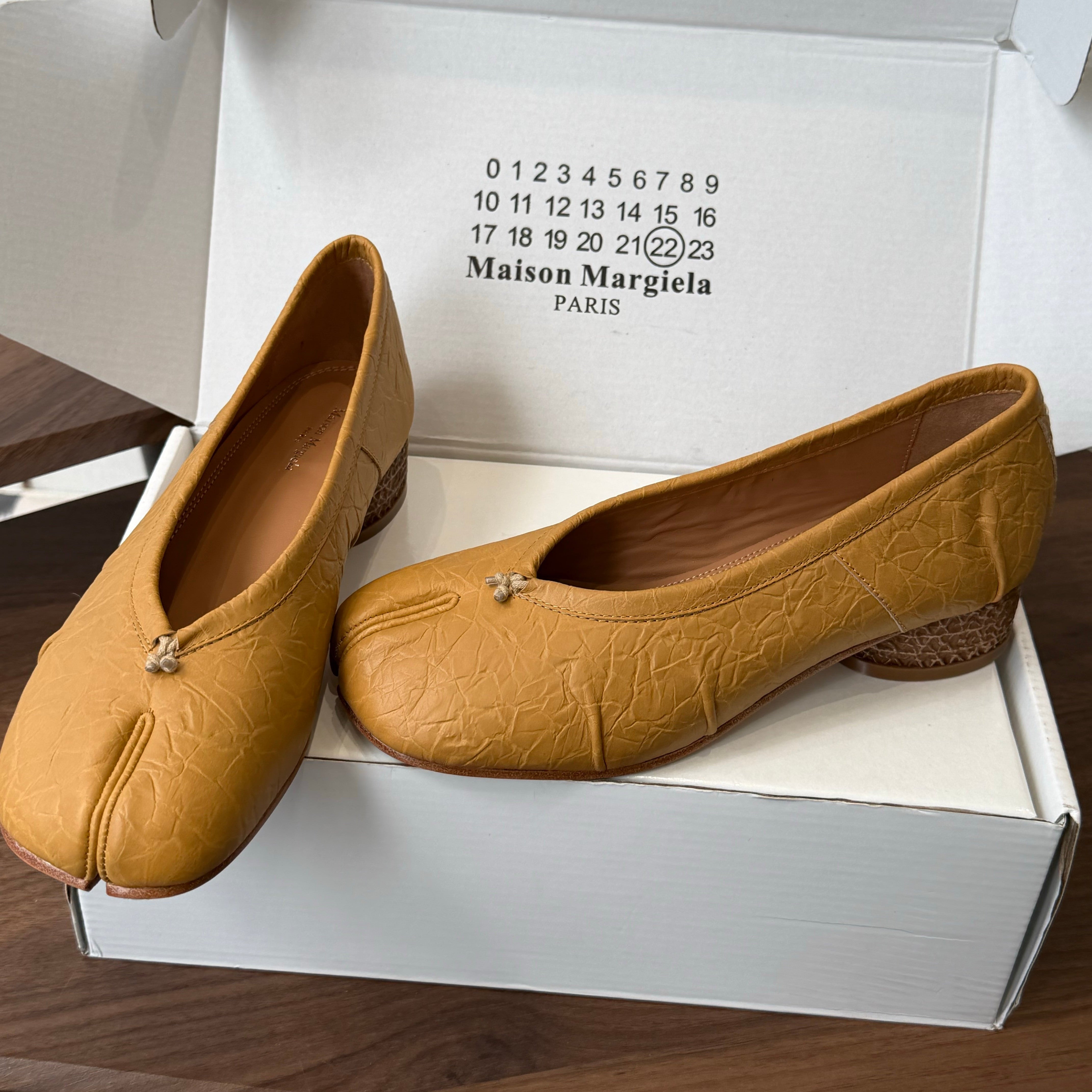 MM6 Split Toe Low Heel 3cm Tan Textured Leather 890032