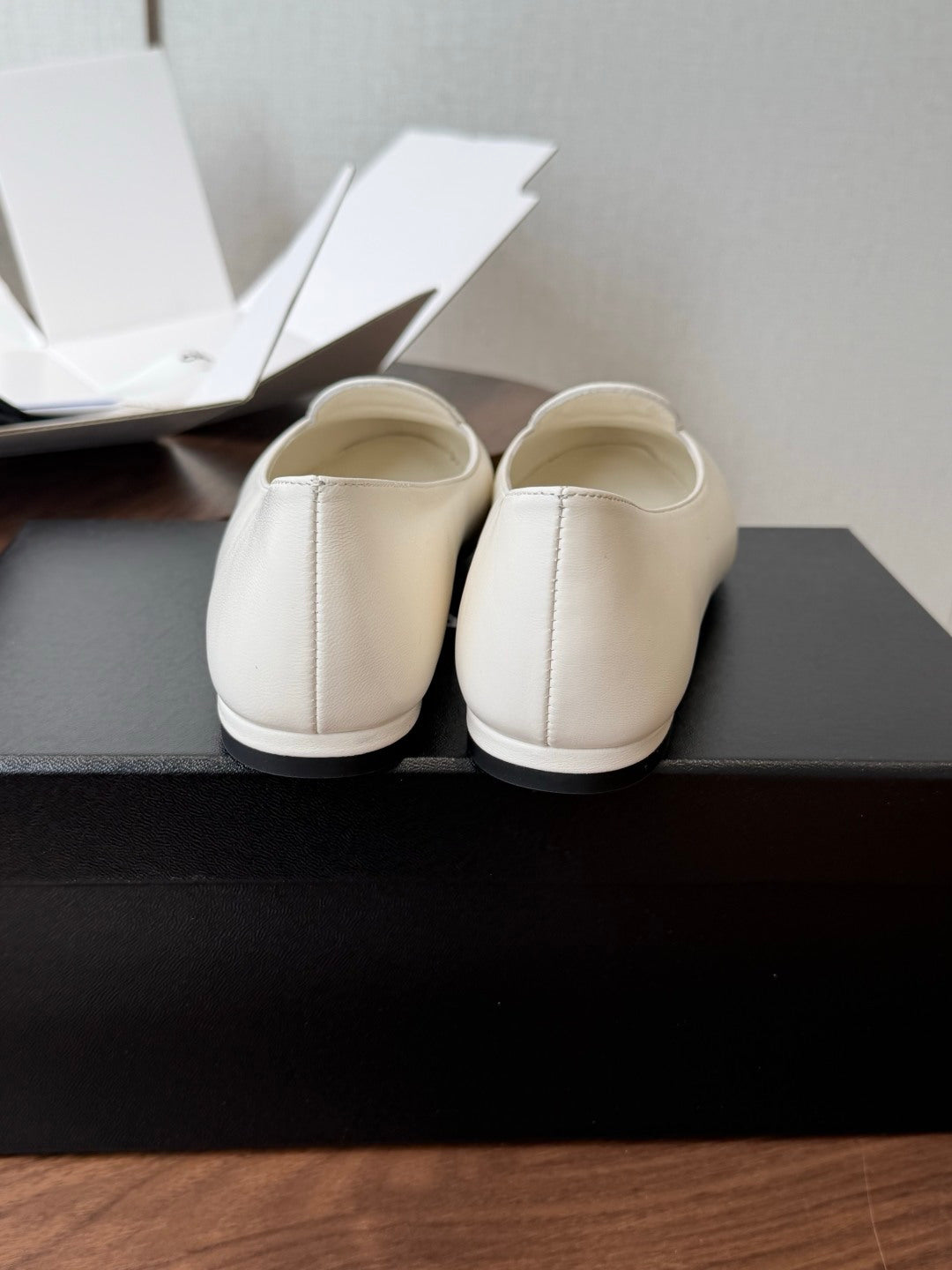 CC Logo Turn-Lock Moccasins White Sheepskin 963249