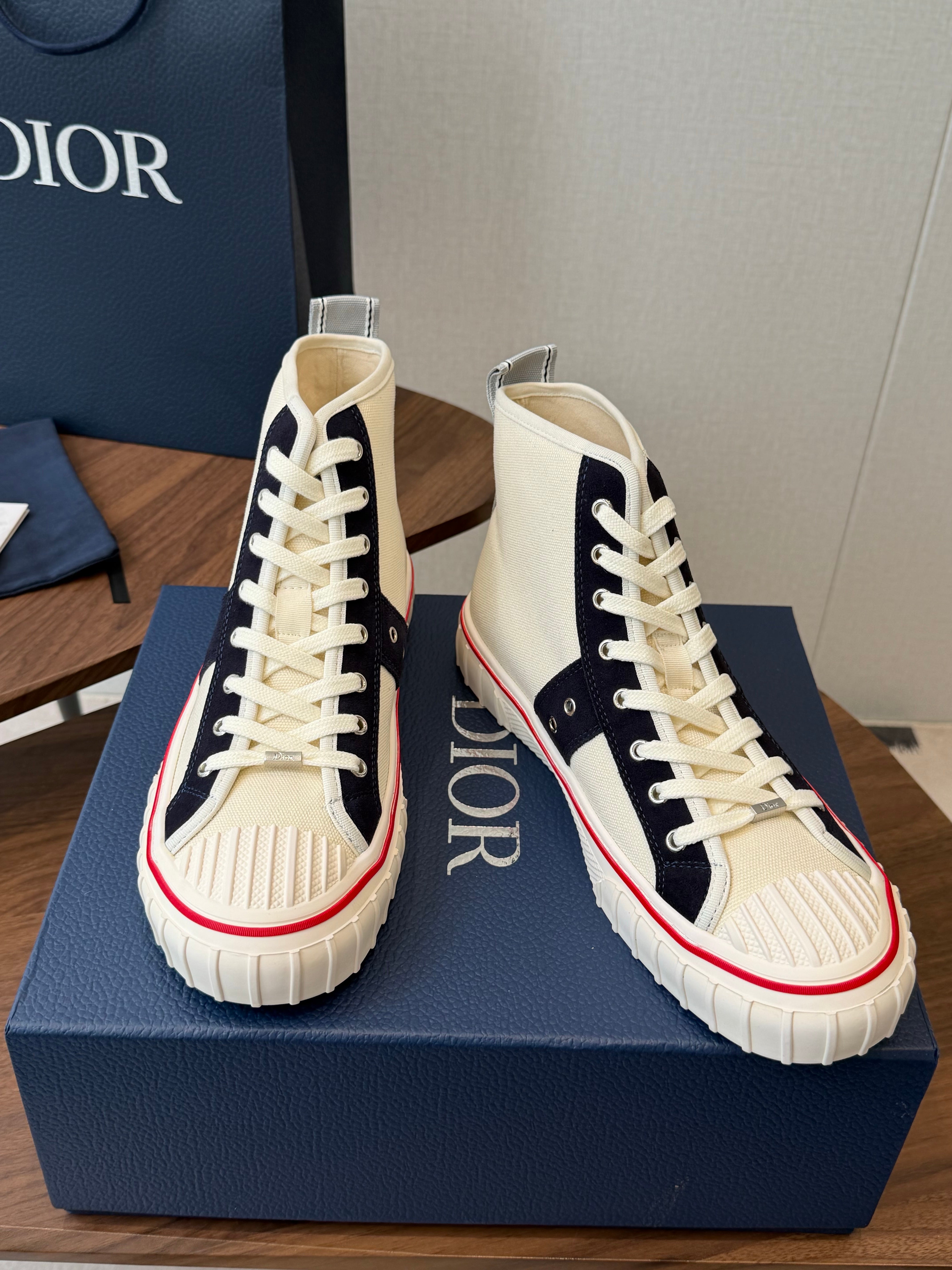 CD 26s Hooper Hight-Top Sneaker Black Beige Canvas 940262