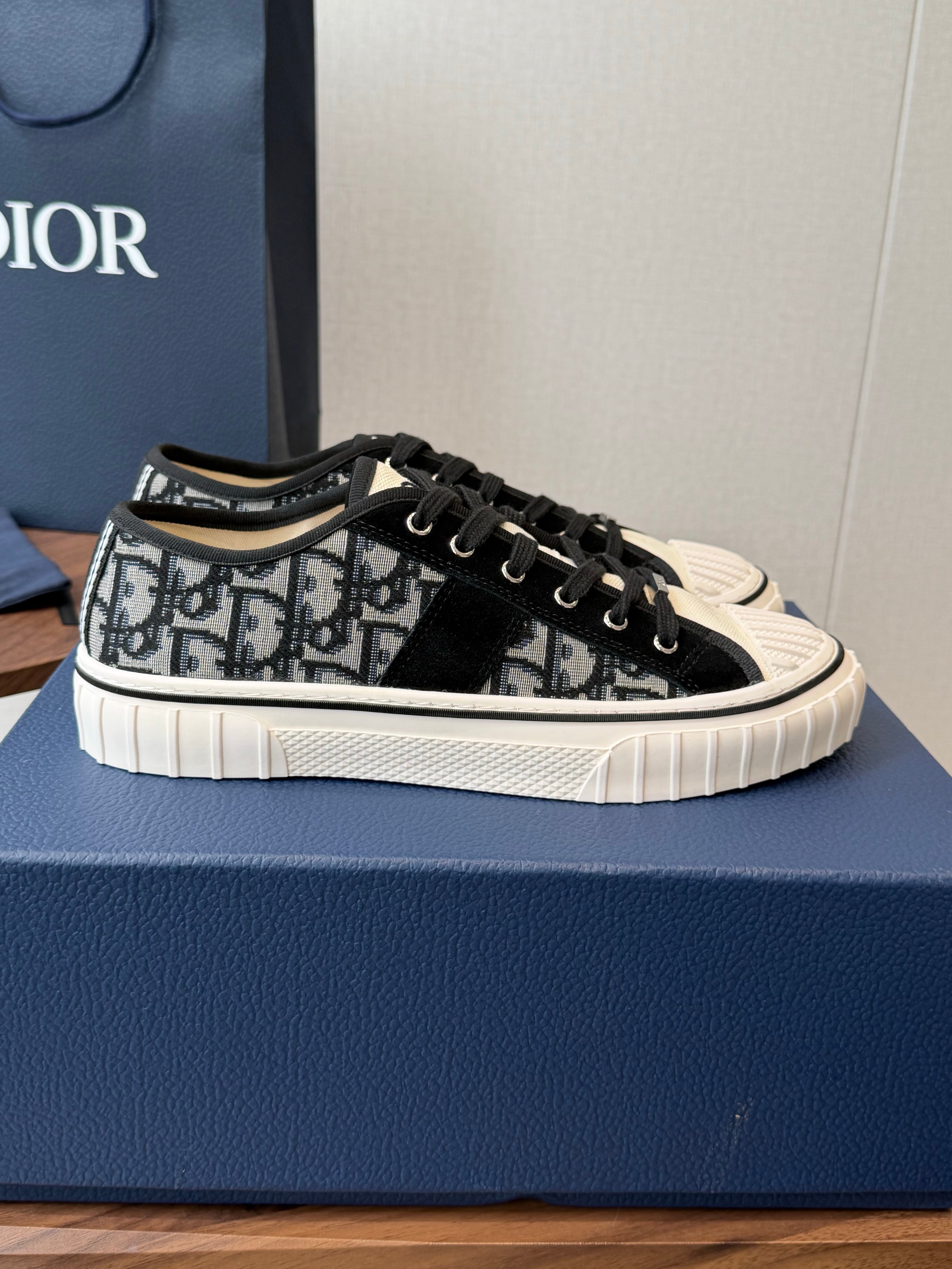 CD 26s Hooper Low-Top Sneaker Black Beige Canvas 940263
