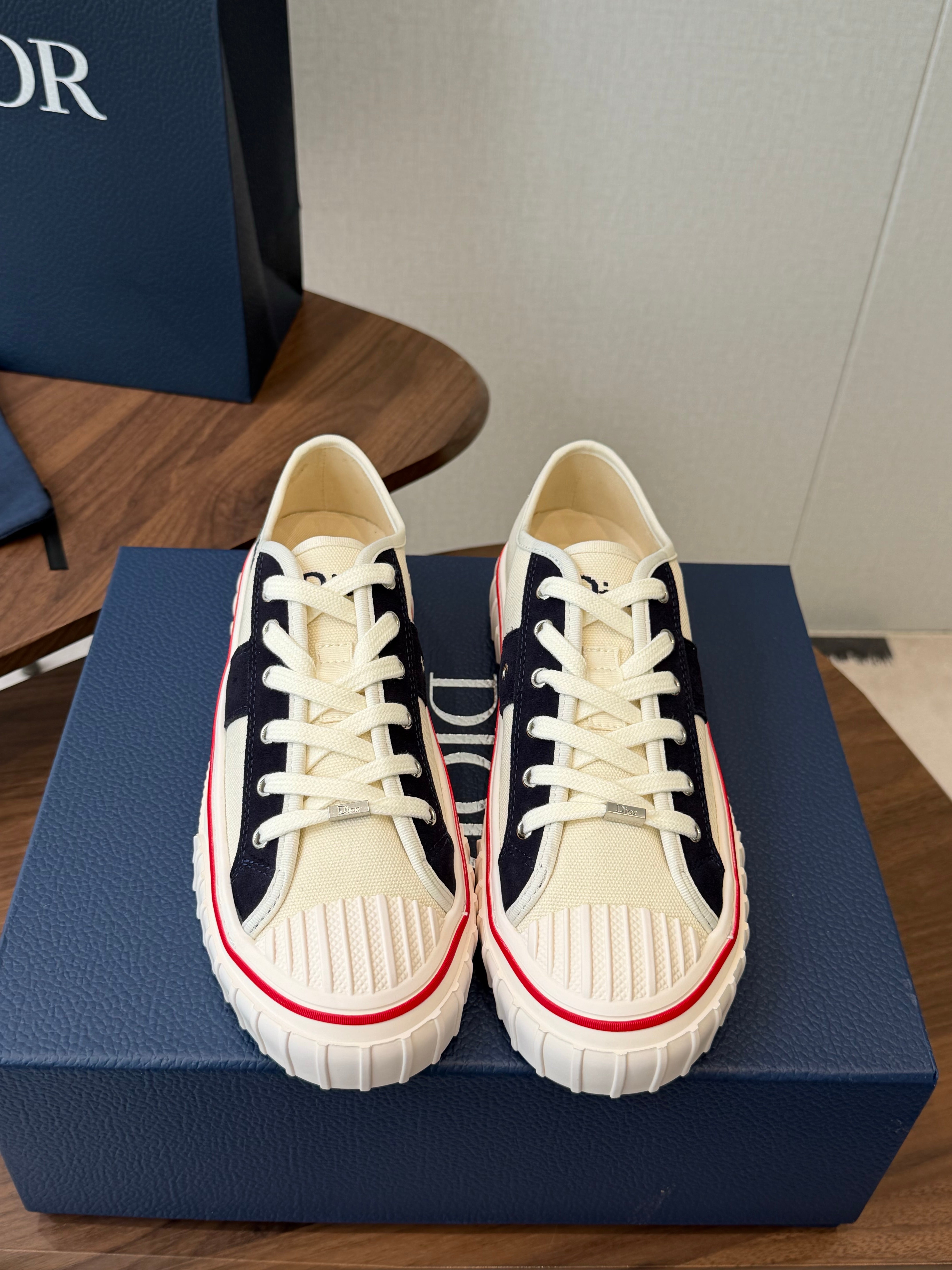 CD 26s Hooper Low-Top Sneaker White Black Canvas 940266