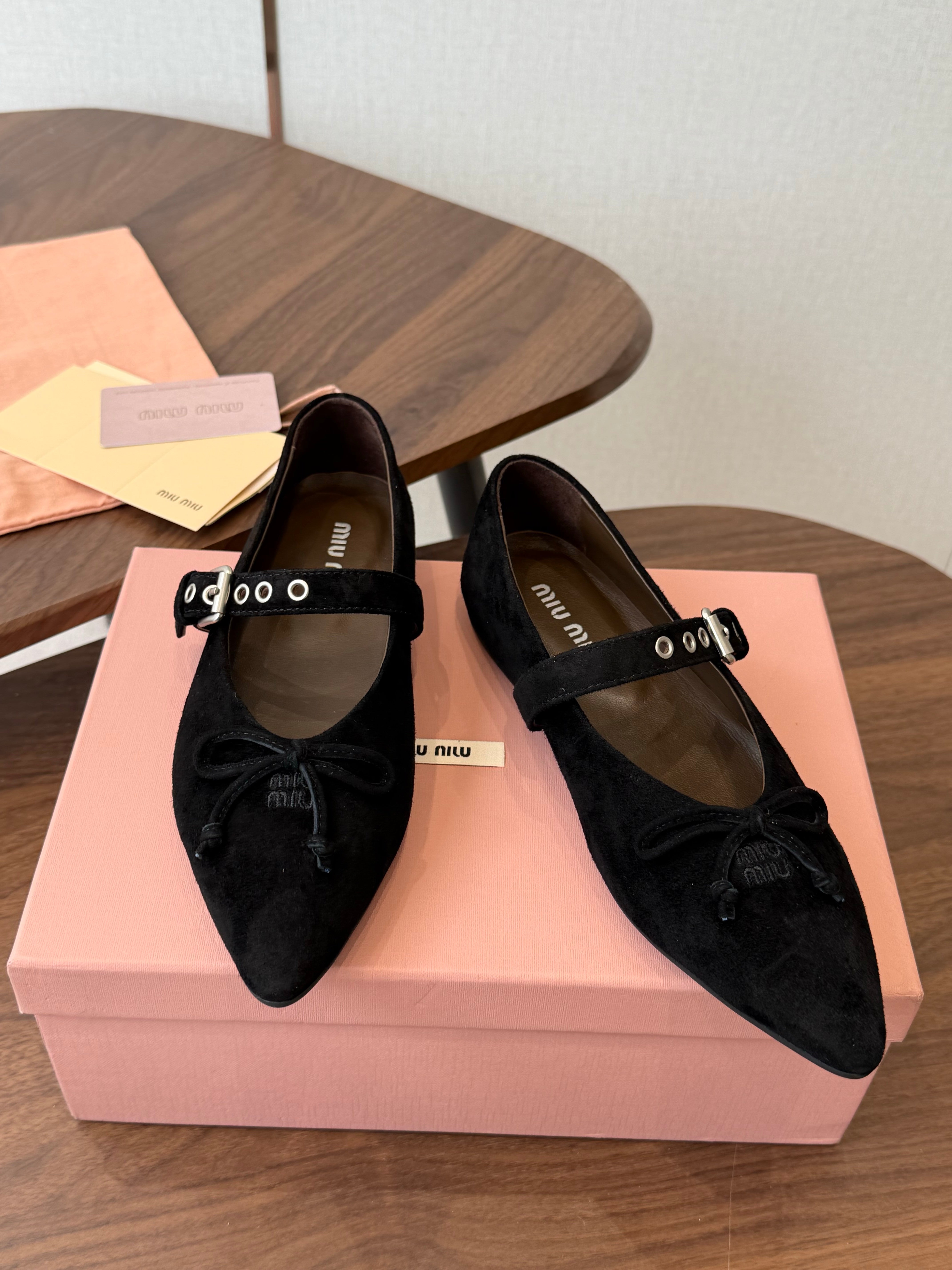 Miu Pointed-Toe Ballerina Flats Black Suede 940008