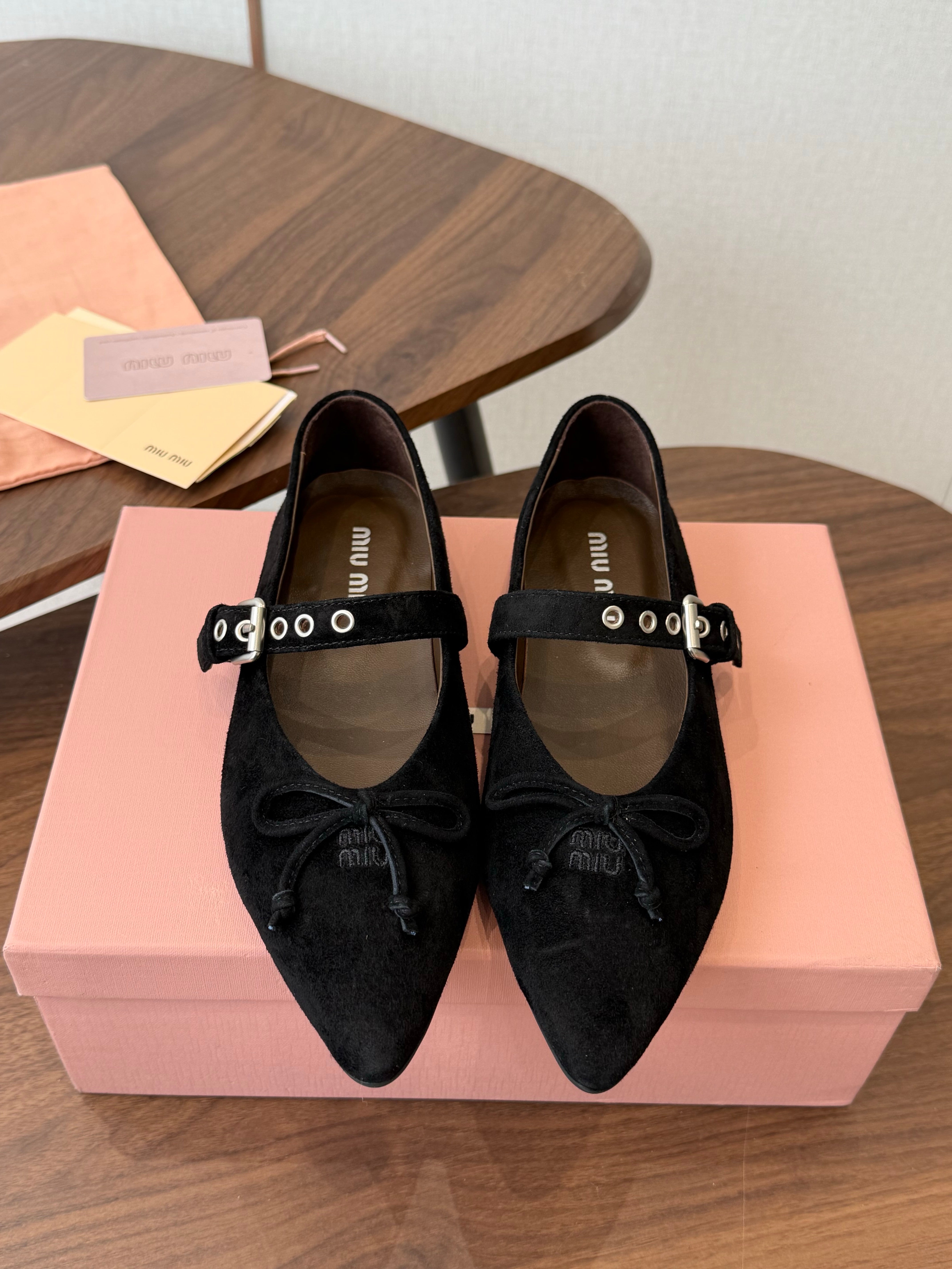 Miu Pointed-Toe Ballerina Flats Black Suede 940008