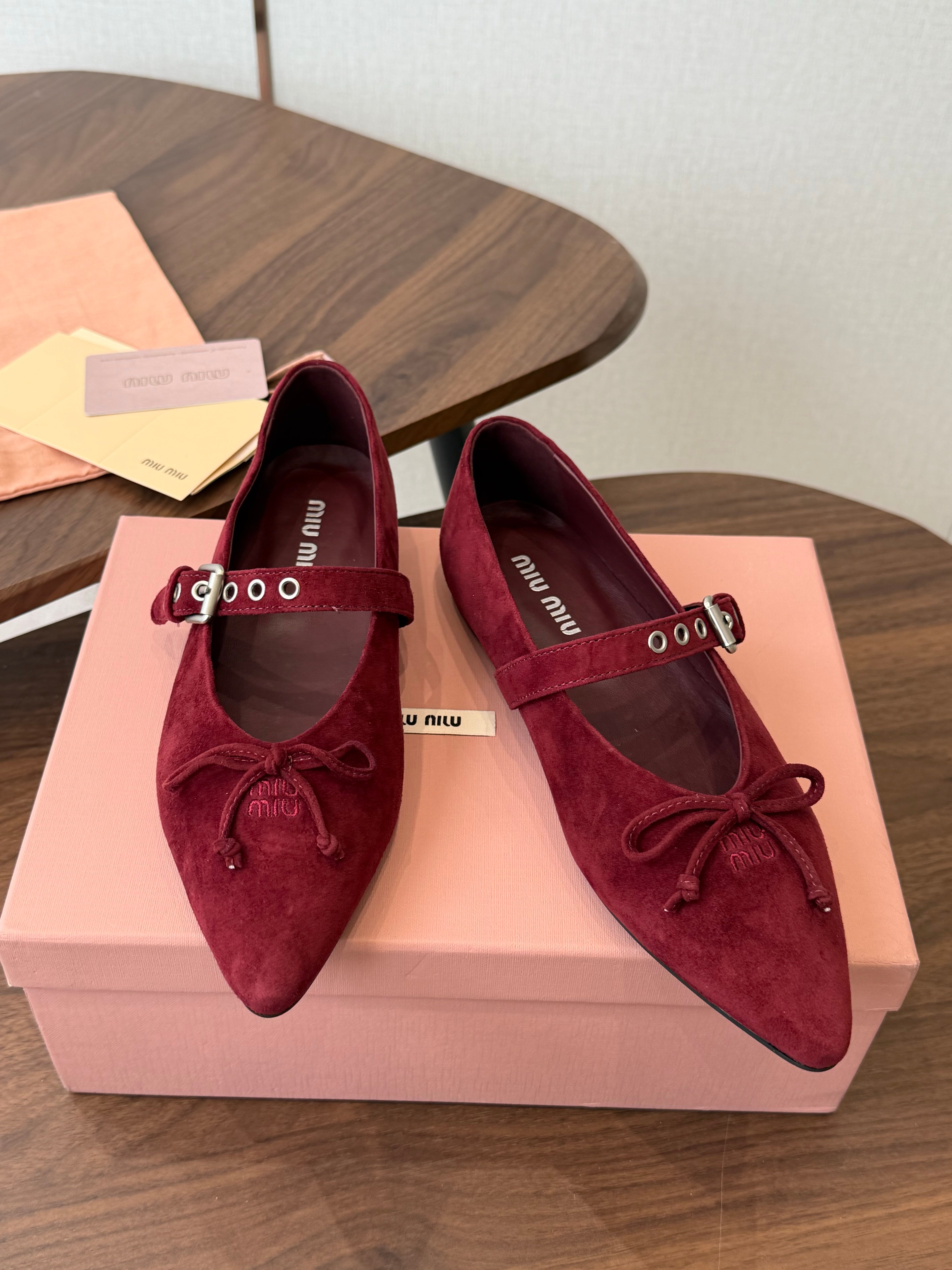 Miu Pointed-Toe Ballerina Flats Red Suede 940009