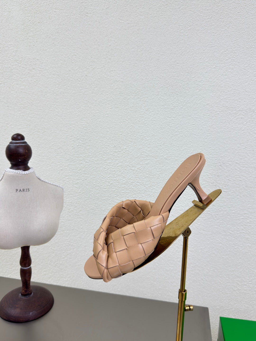 BV Blink Mule 5cm Buff Beige Intrecciato Leather