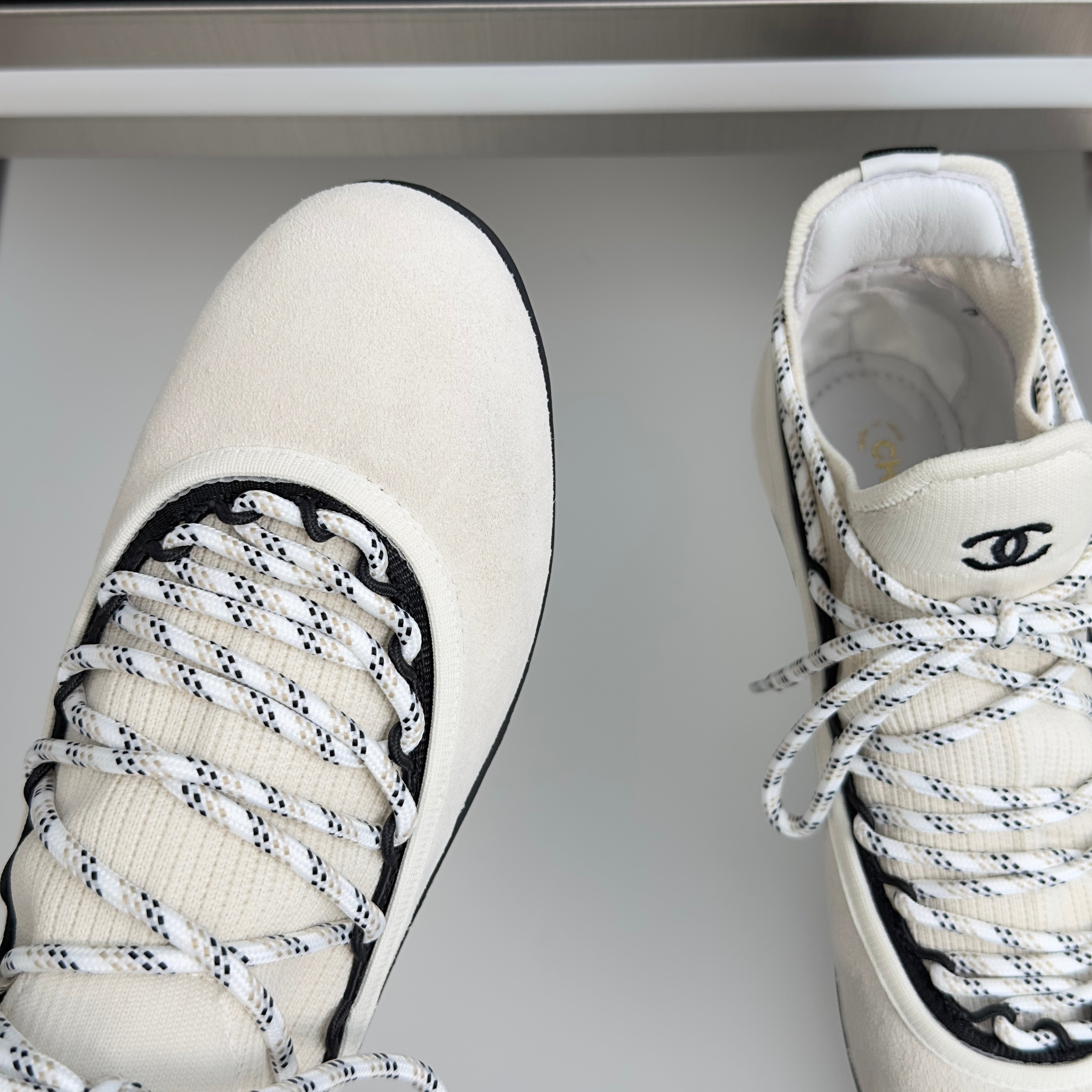 CC 26s Métiers d’art 2026 Sneakers White Suede Fibers 869409
