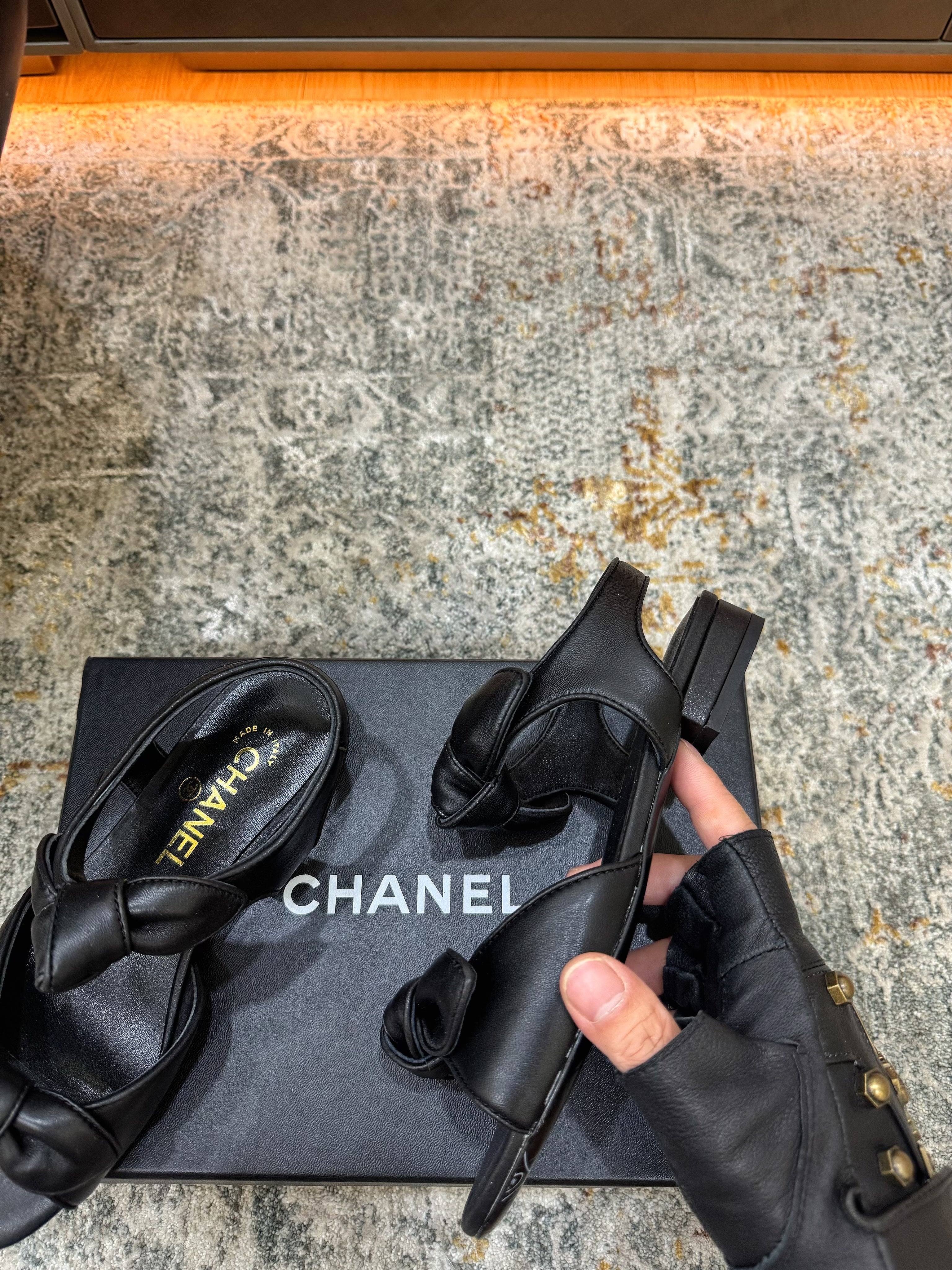CC Double Bow Sandal 2cm Black Sheepskin 804019