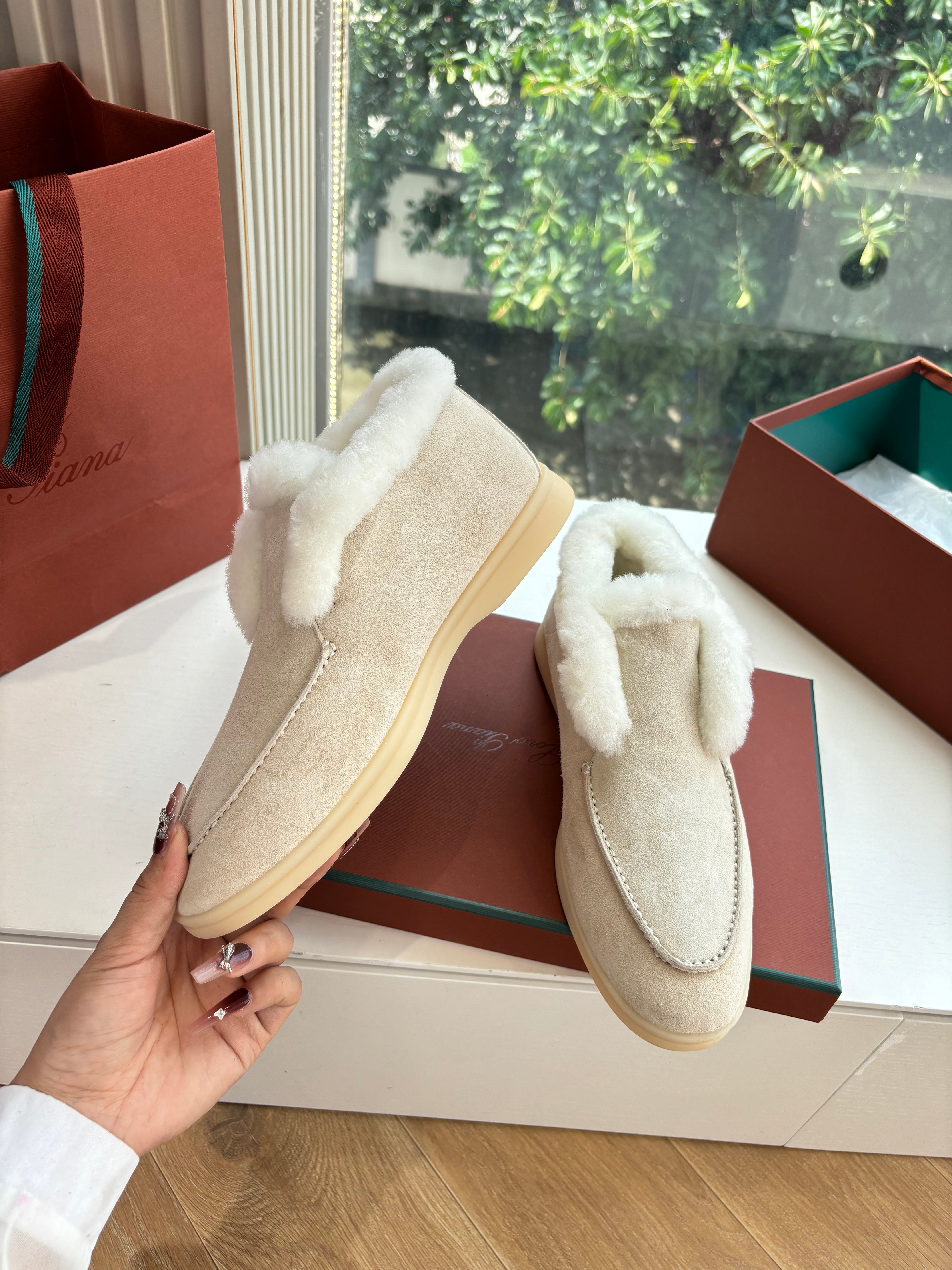 LP Open Walk Ankle Boot Light Beige White Fur Suede 507420